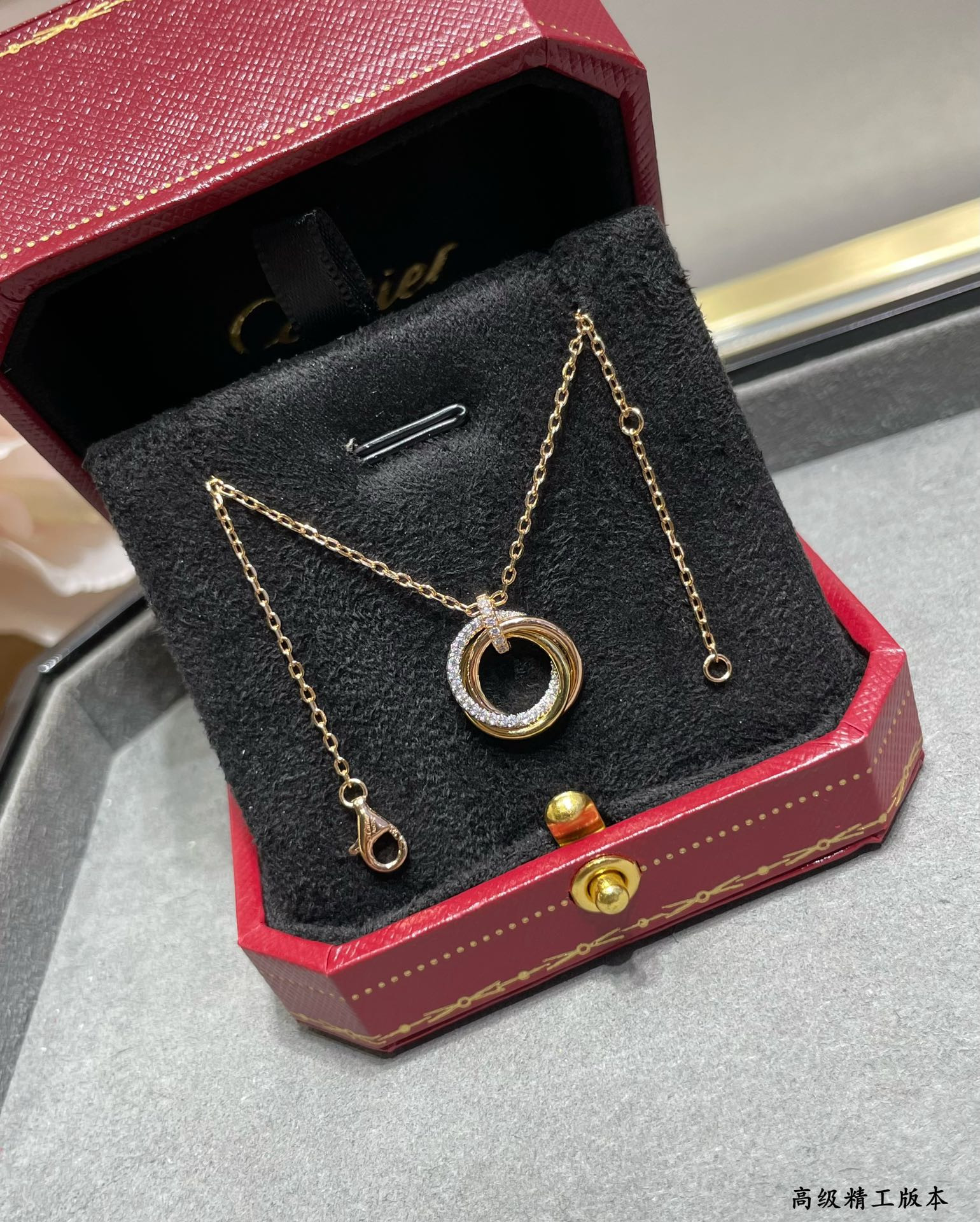 Ca*t1er Small size triple-ring D1am0nd Necklace