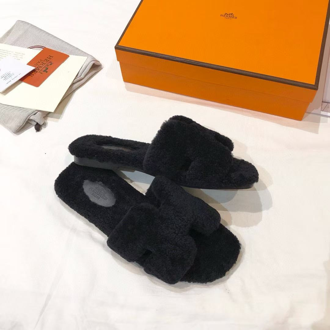 UA H**me5 Oran sandal