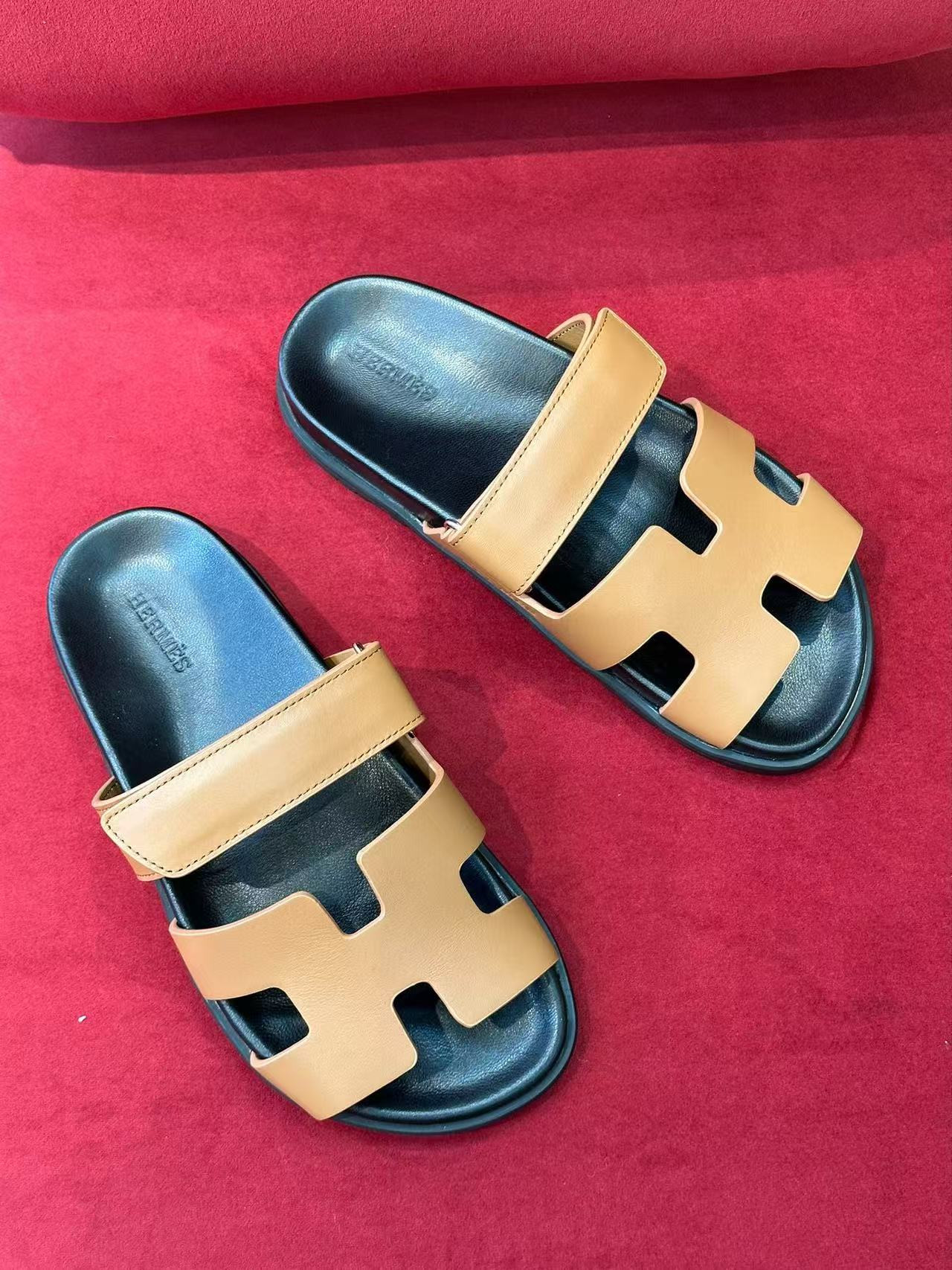 UA H**me5 Chypre Sandal