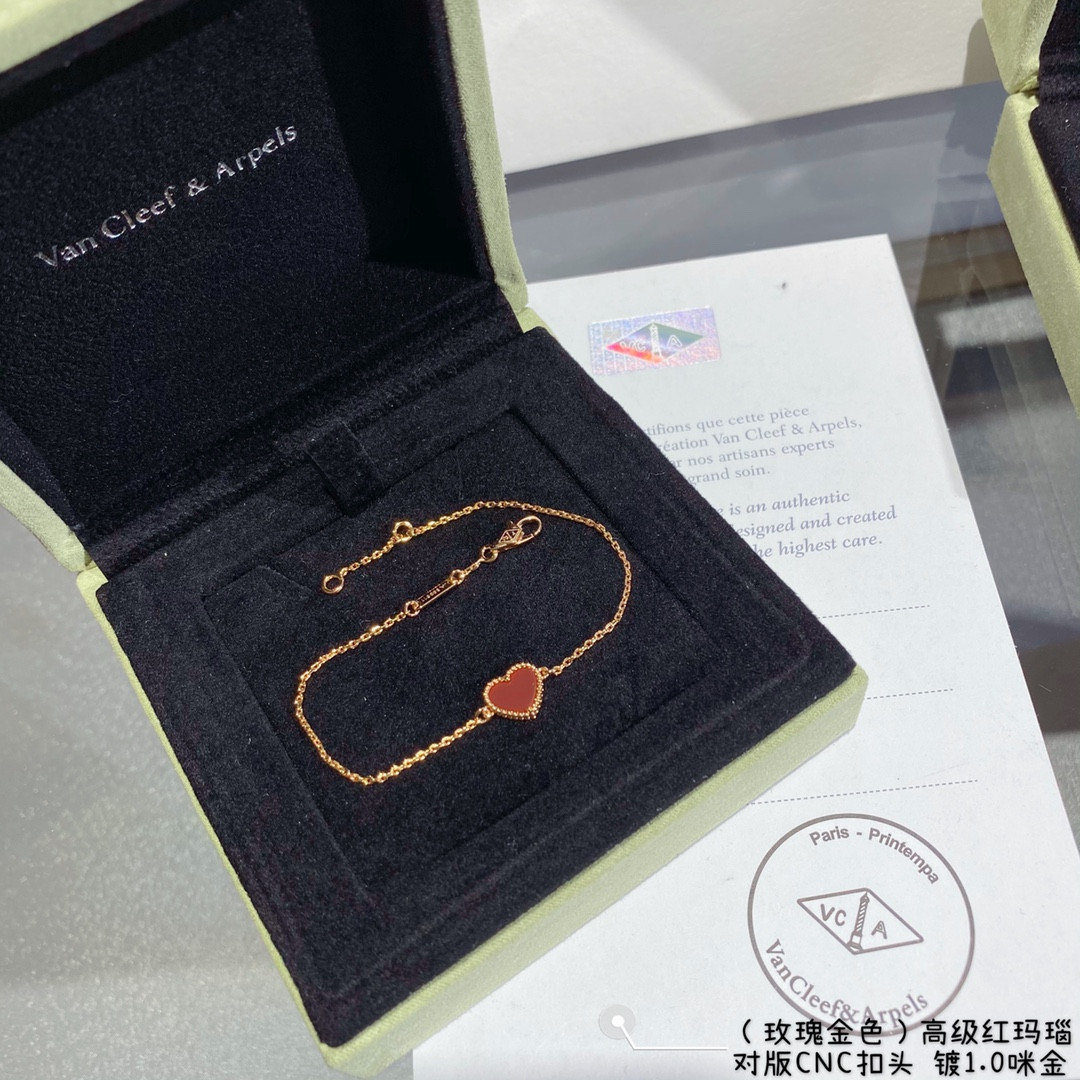 V*n Cl**f & Arpels High-grade red agate heart-shaped love Bracelet