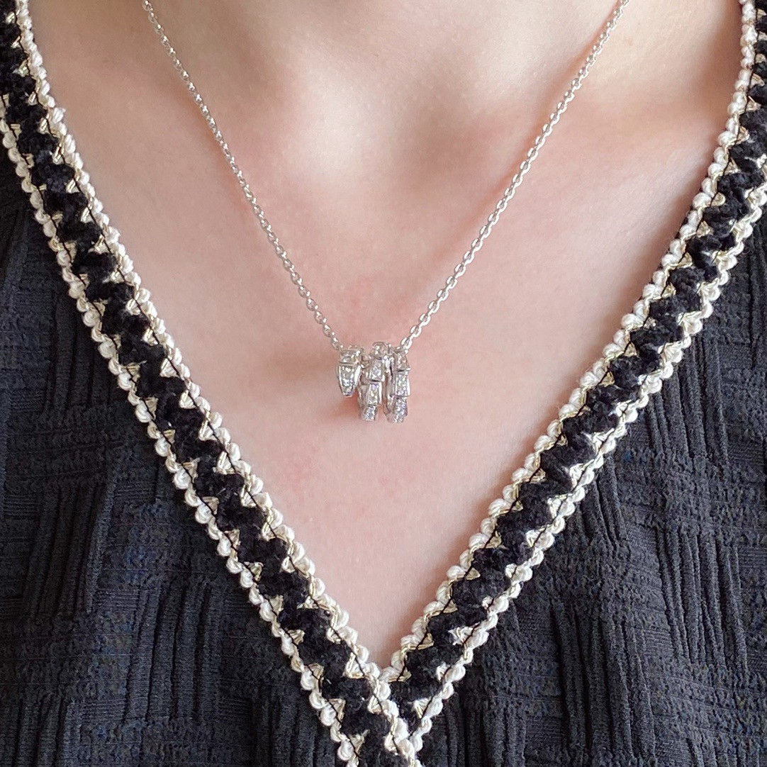 Bv1g*ai Necklace