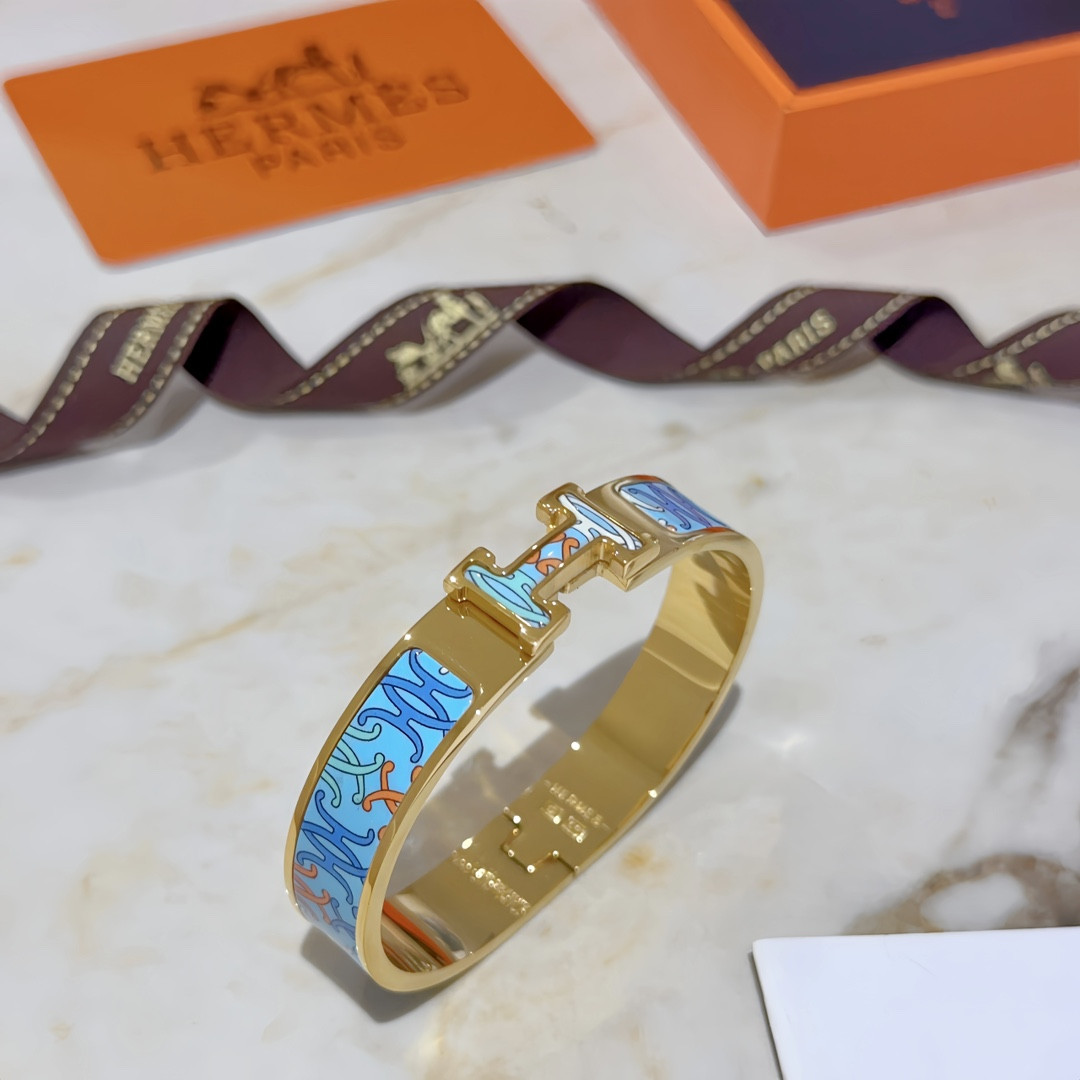H**me5 enamel bracelet