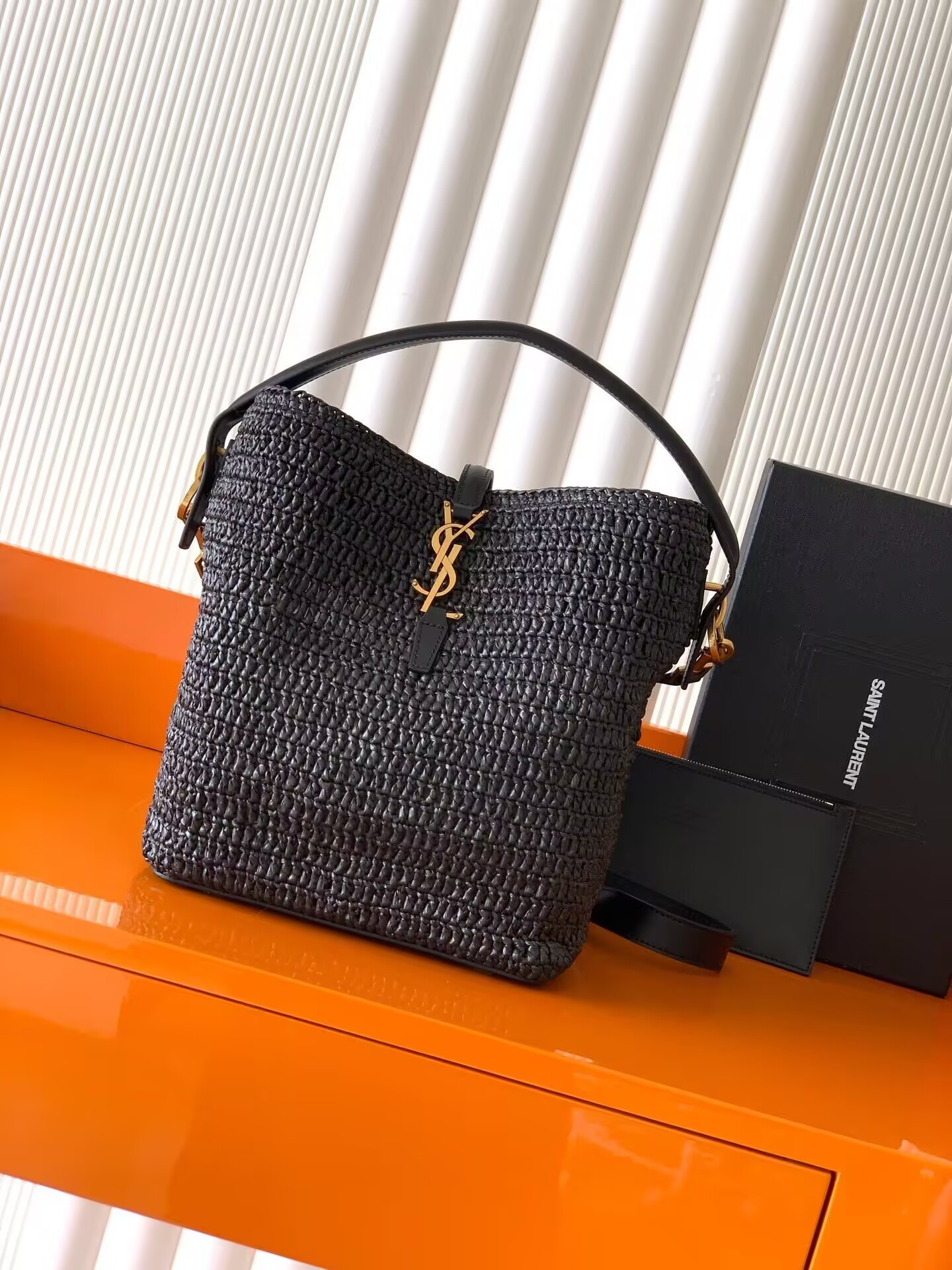 Y51 LE 37 in woven raffia and vegetable-tanned leather Bucket Bag 25x20x12cm