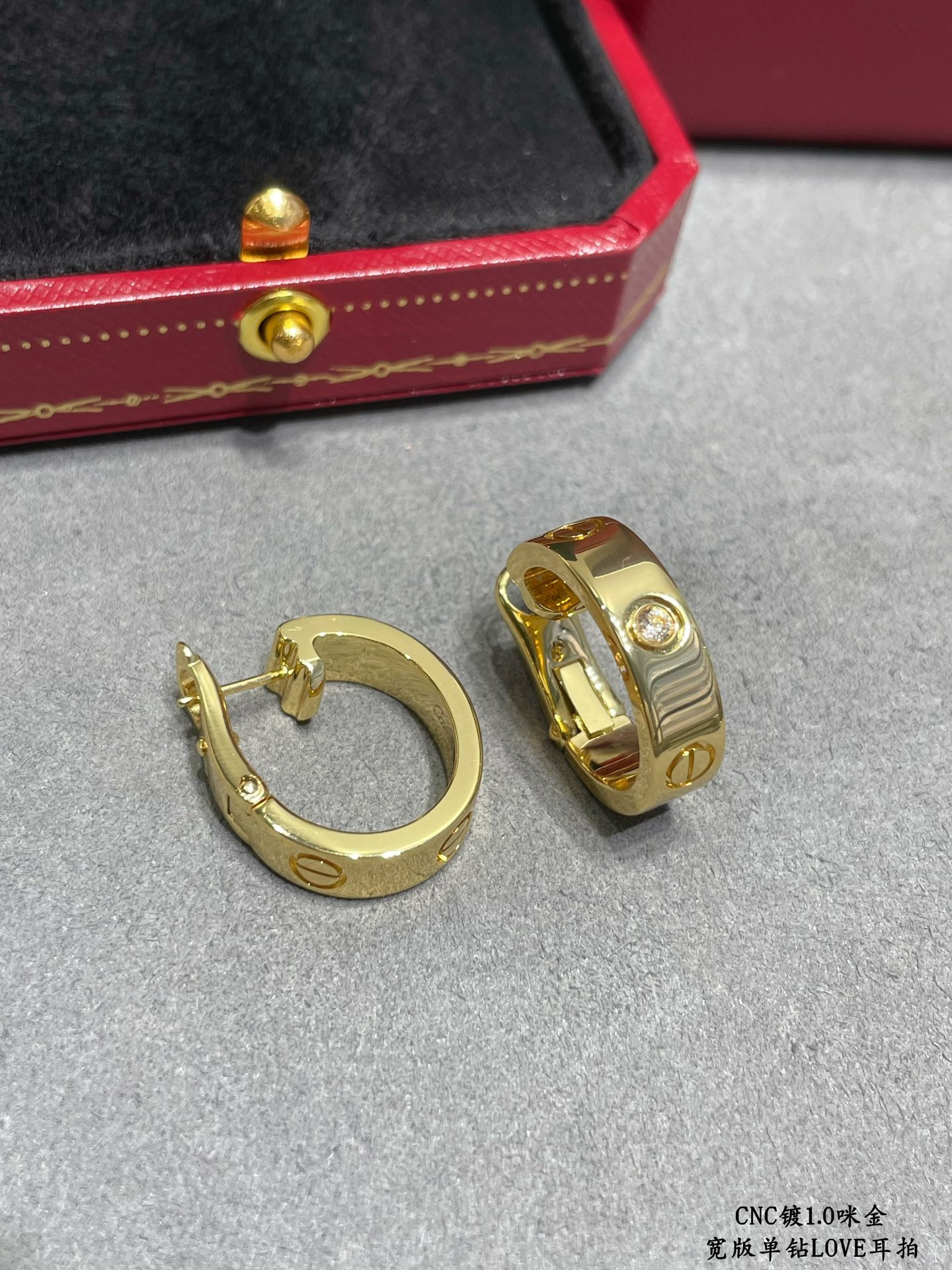 Ca*t1er Wide version single D1am0nd LOVE Earrings