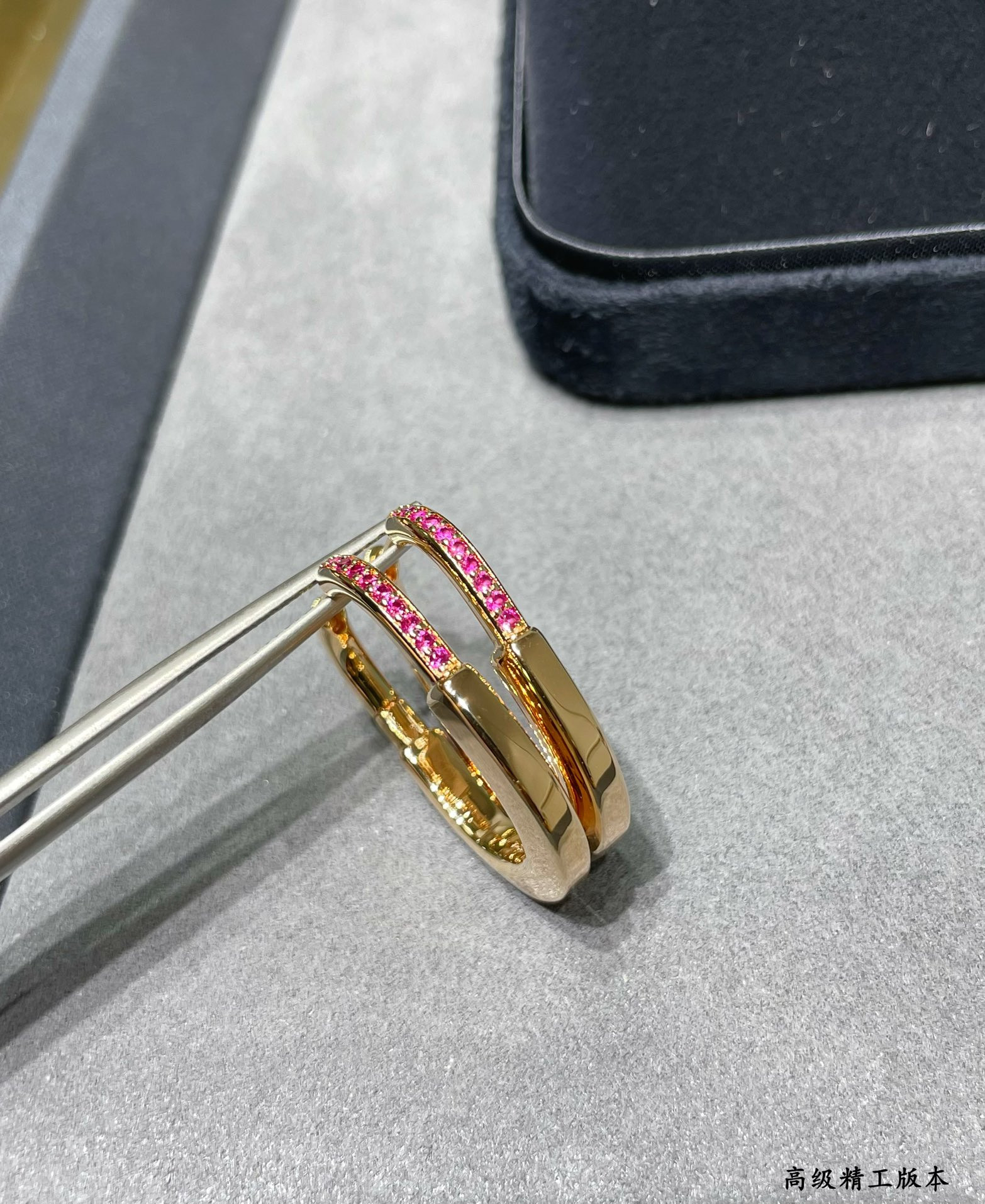 t*f*ny & co. medium pink D1am0nd lock earrings