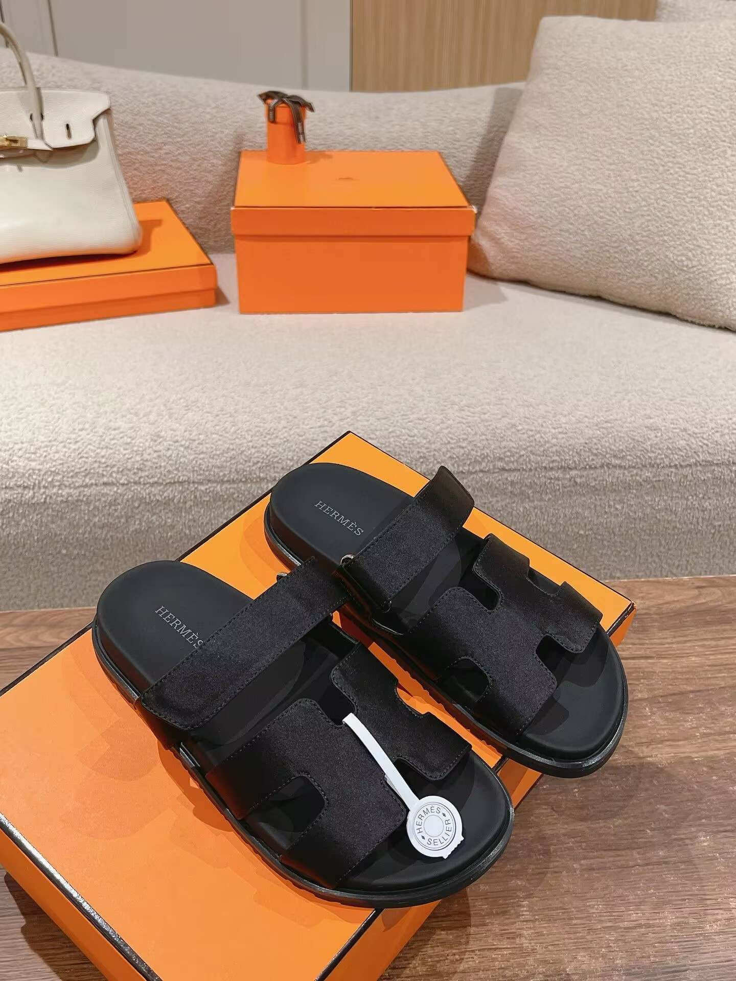 UA H**me5 Chypre Sandal