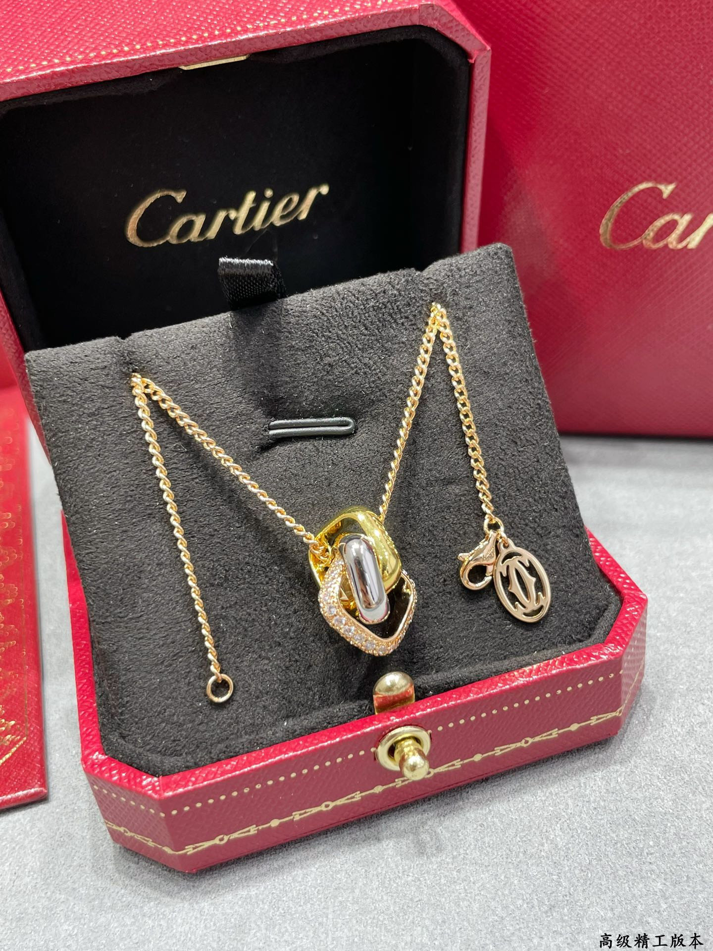 Ca*t1er square triple-ring Necklace