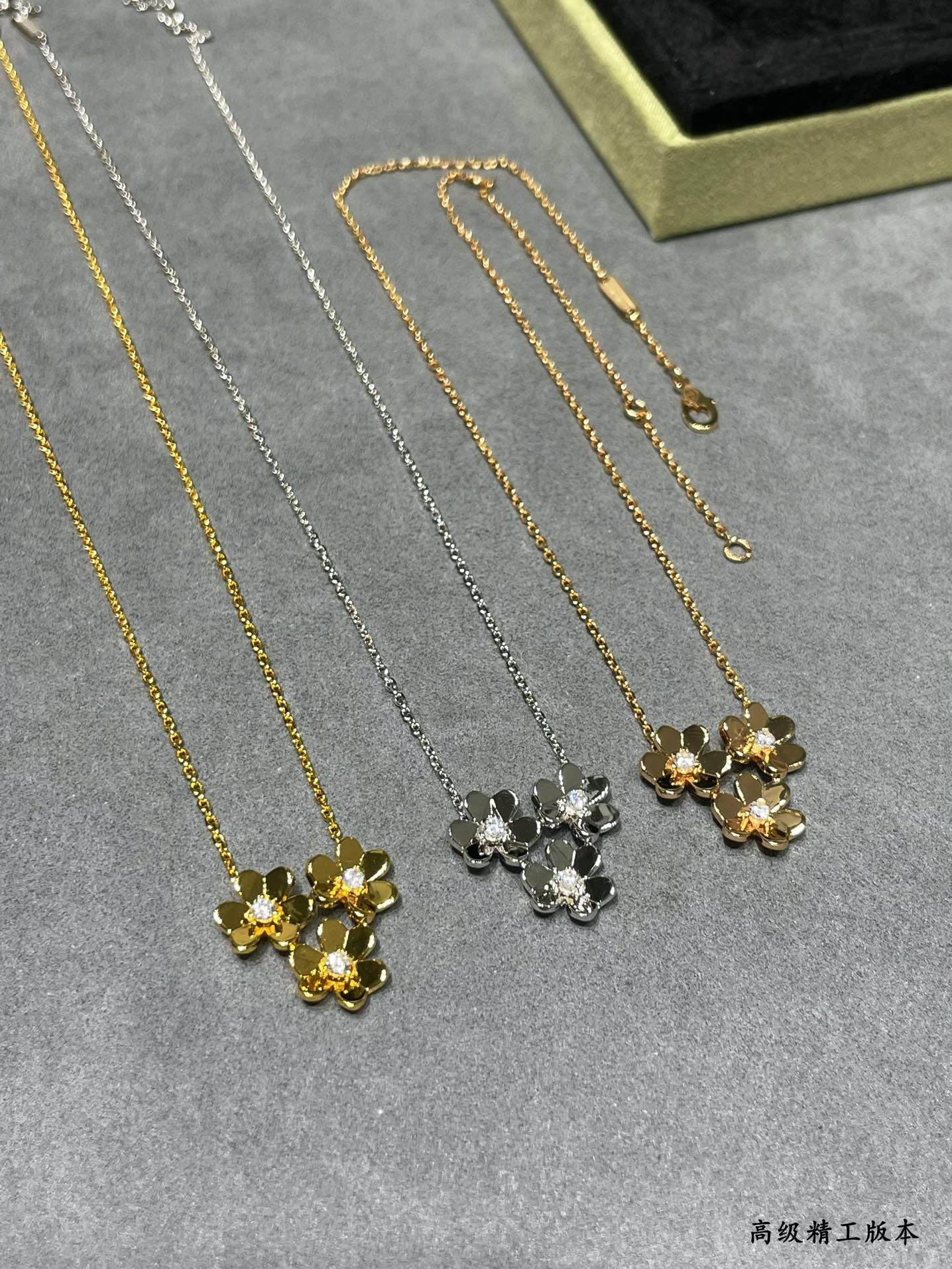 V*n Cl**f & Arpels Three-leaf clover Necklace