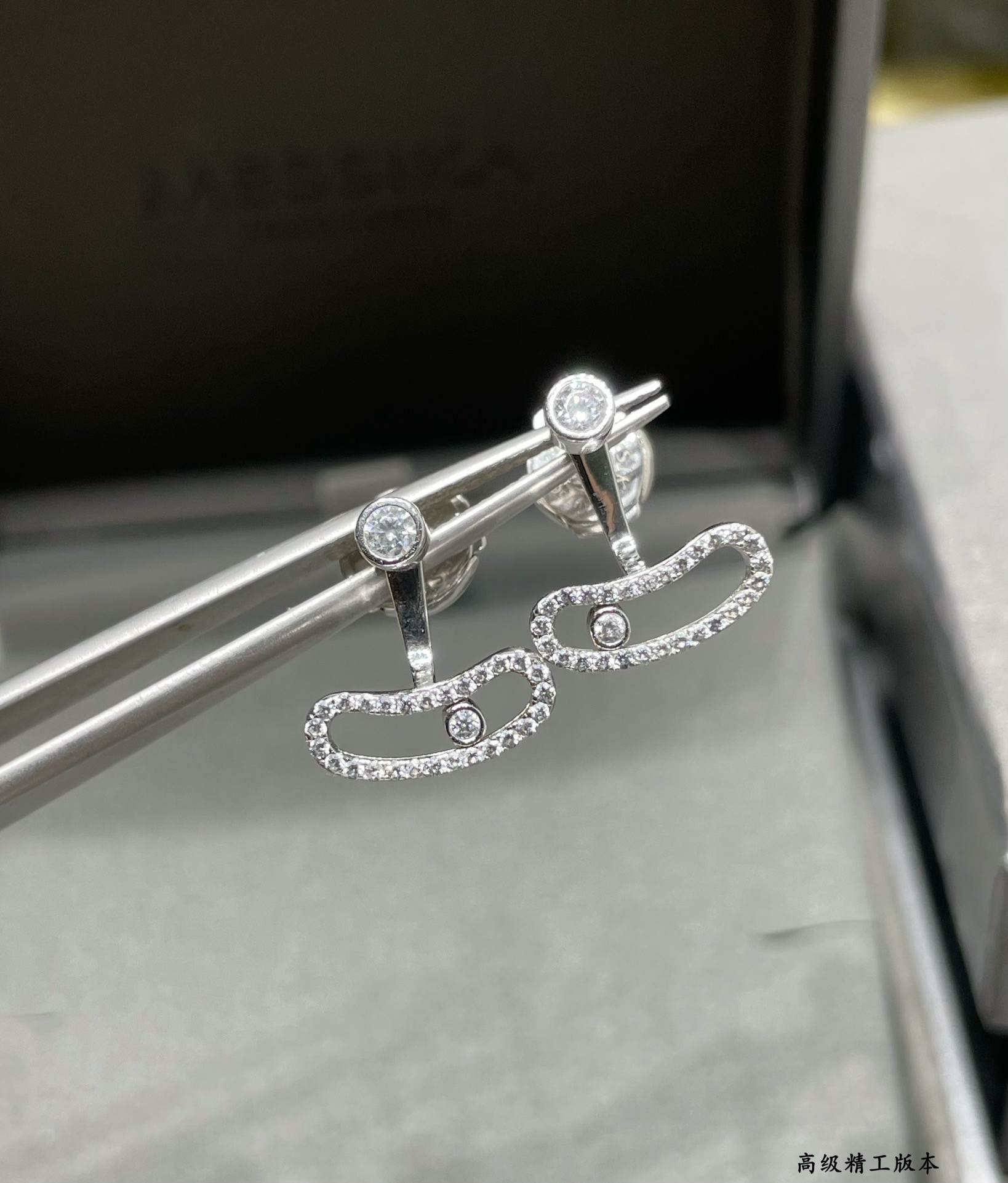 Mes1kaa curved single d1am0nd stud earrings