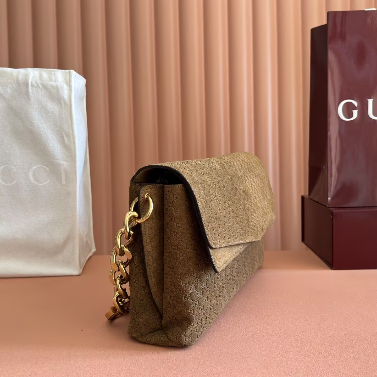 Gvc*1 large shoulder bag with chain 36x19.5x9.5cm