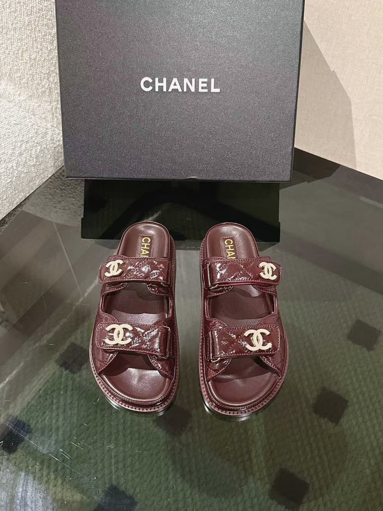 UA Ch**el SLIDES