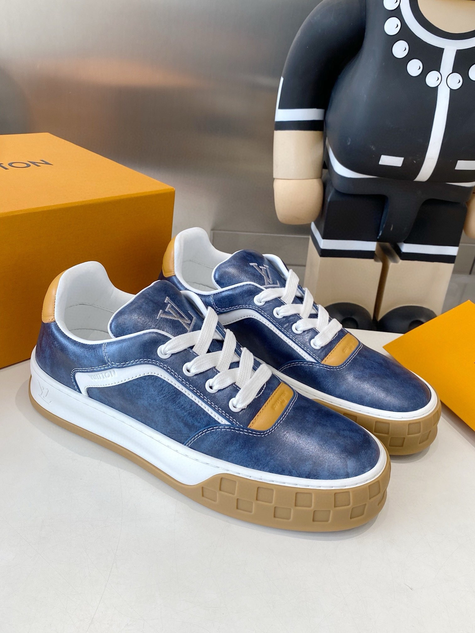 UA LV Tilted Sneaker