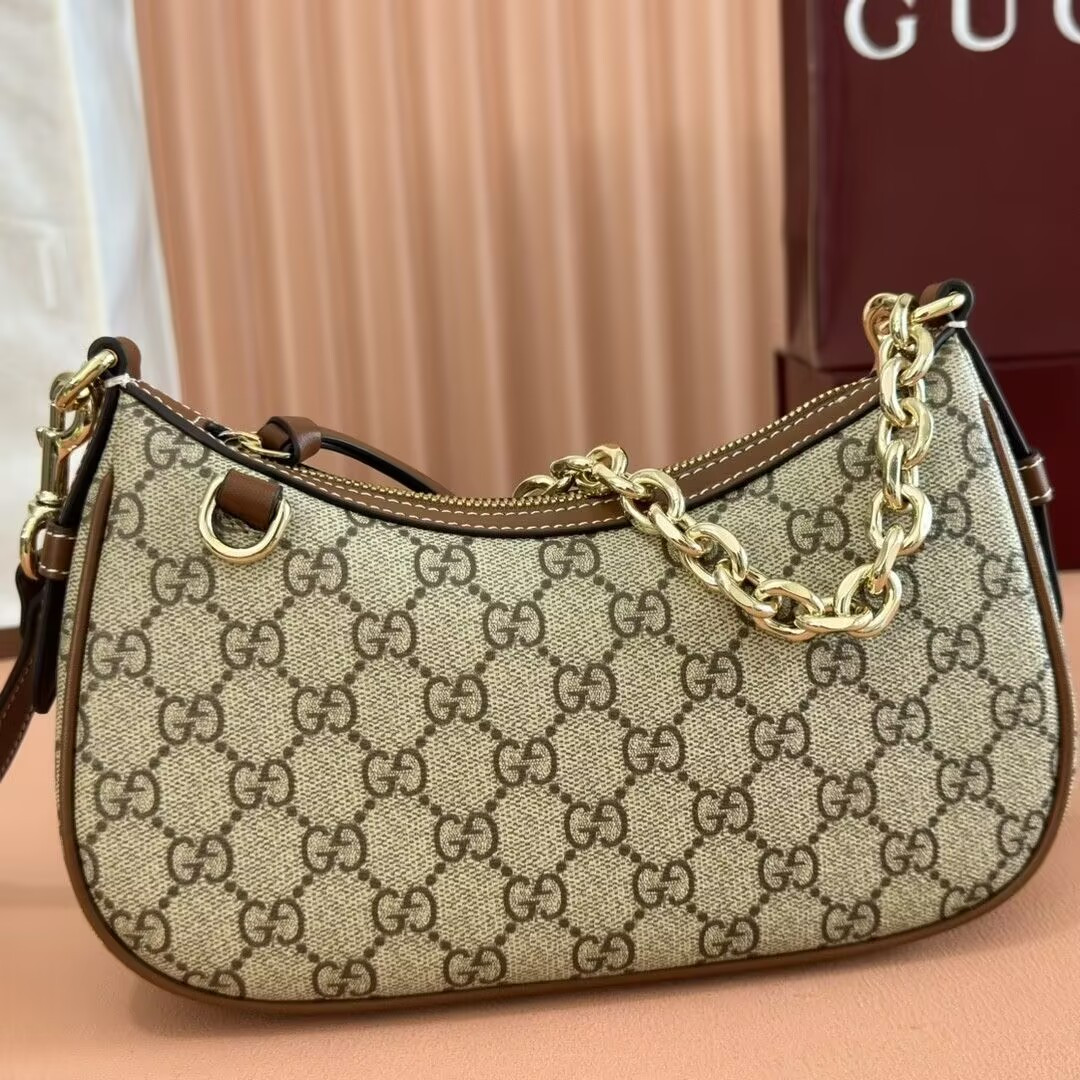 Gvc*1 GG Emblem Small Shoulder Bag 24x16.5x6cm