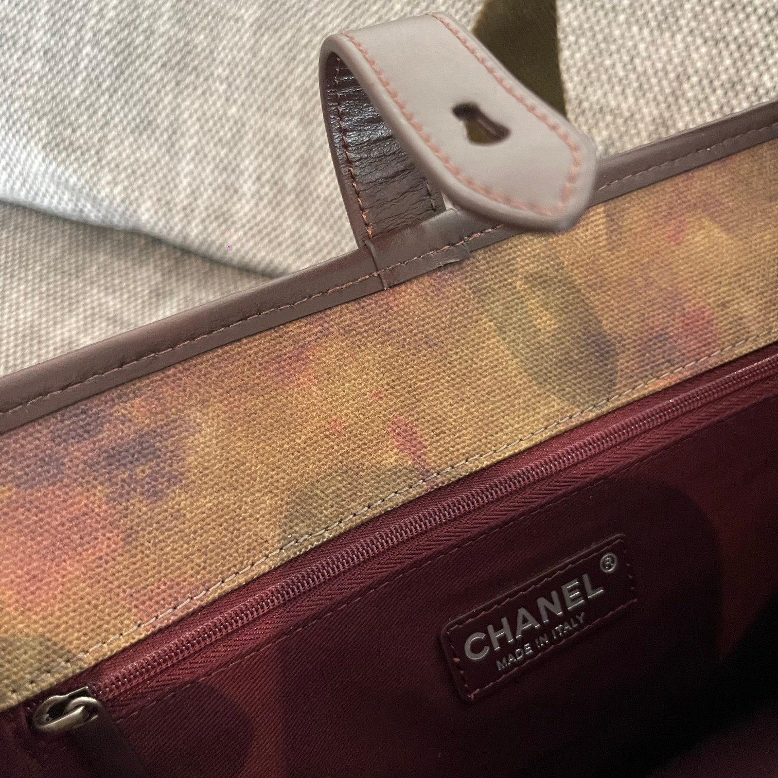 Ch**el on the pavements graffiti messenger bag 30x30cm
