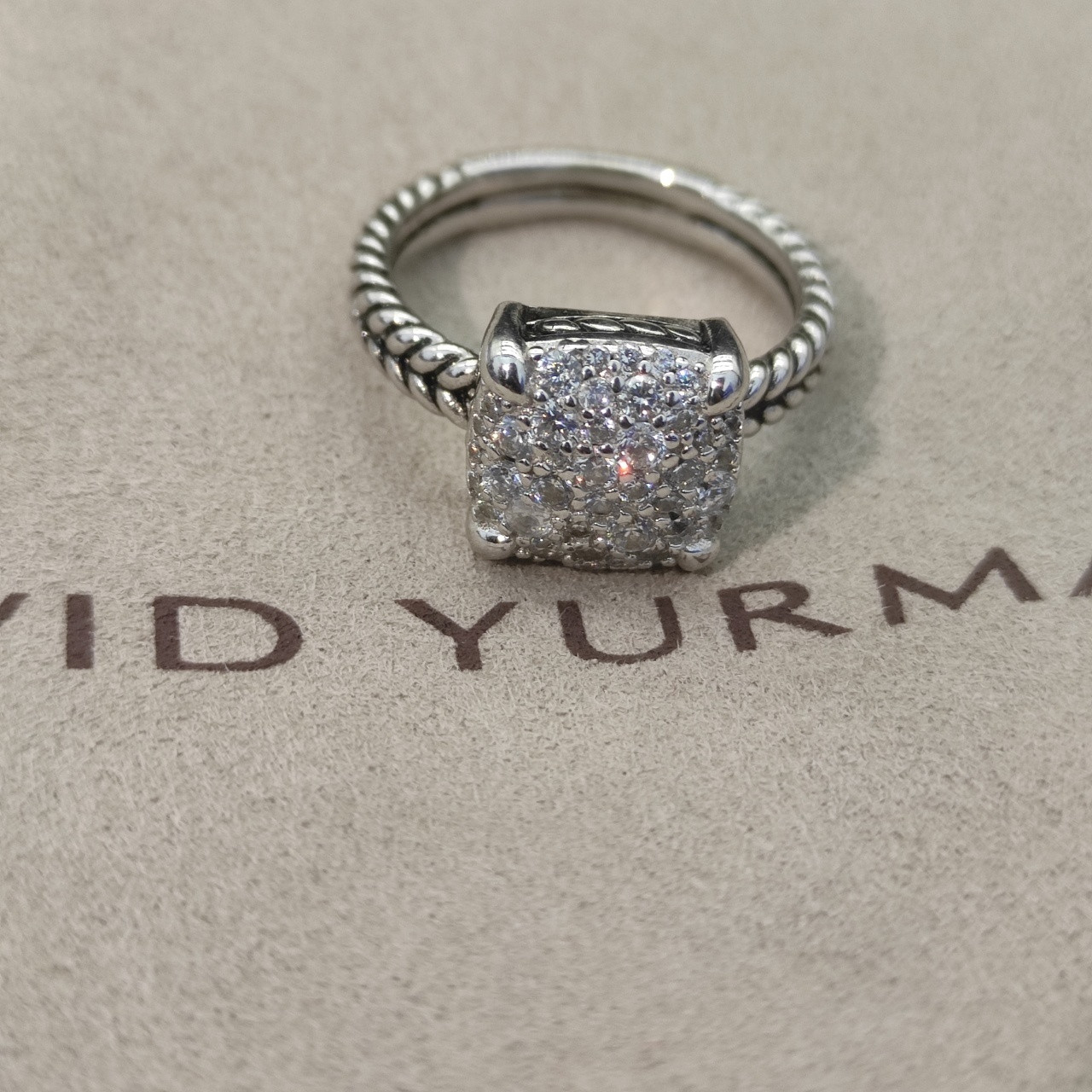 dau1d Yvrm*n four prong full d1am0nd ring