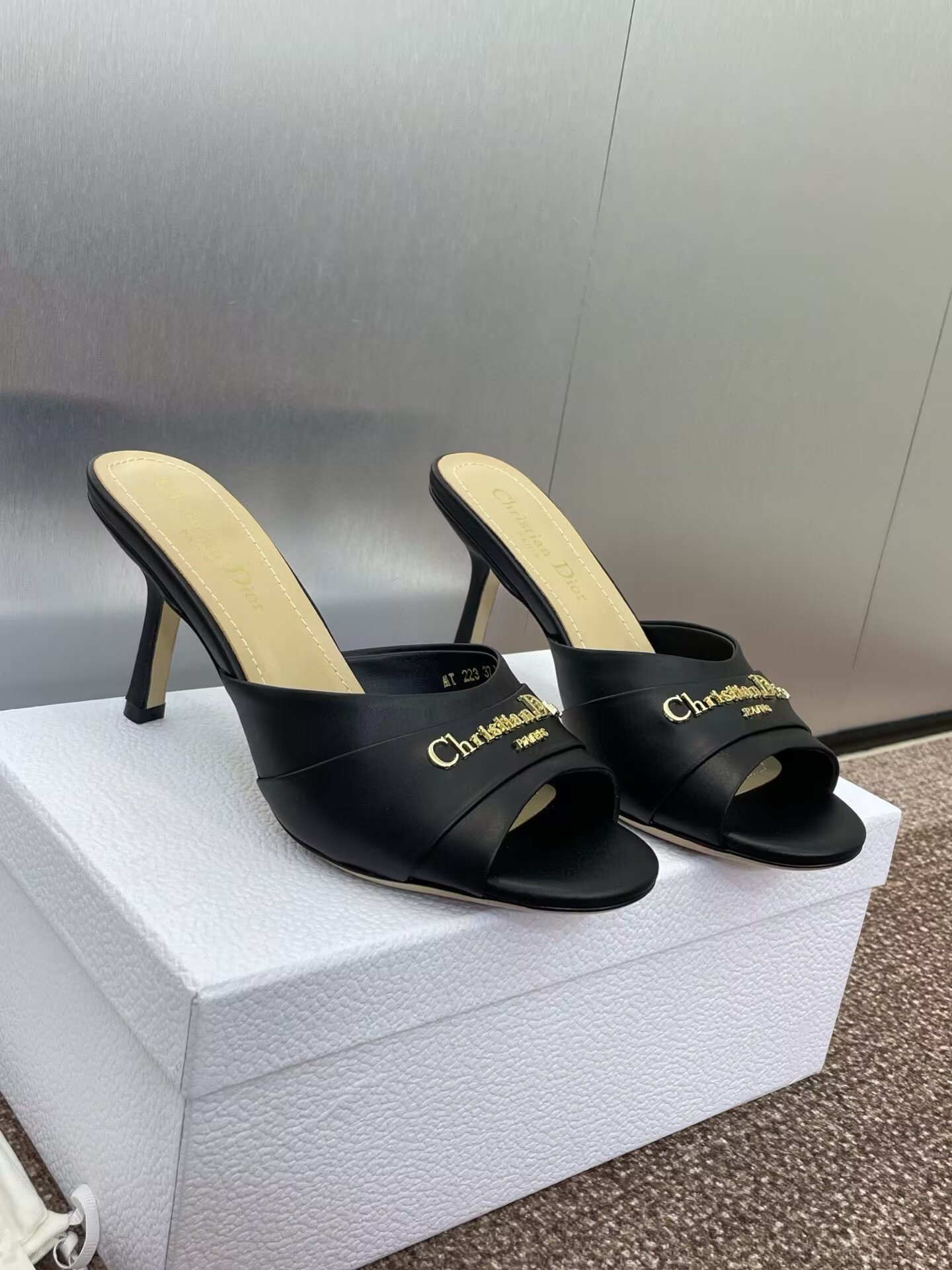 UA D10r Heeled Slide