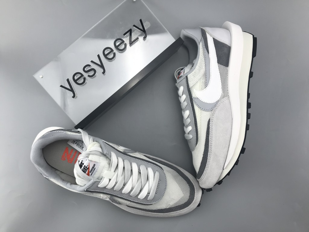 UA NIKE LDWAFFLE/SACAI WHITE GREY