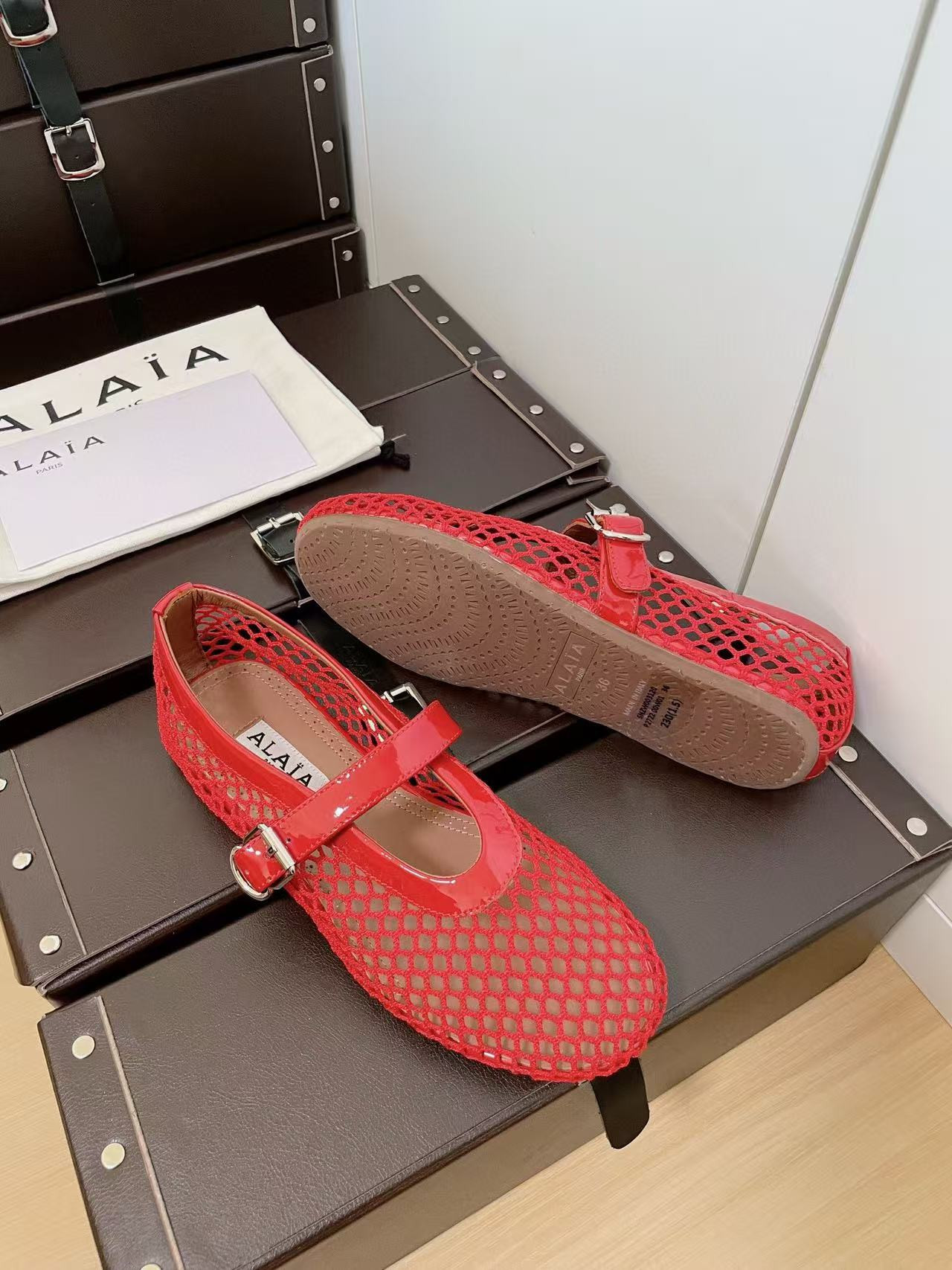 UA A1a1a BALLET FLATS IN FISHNET