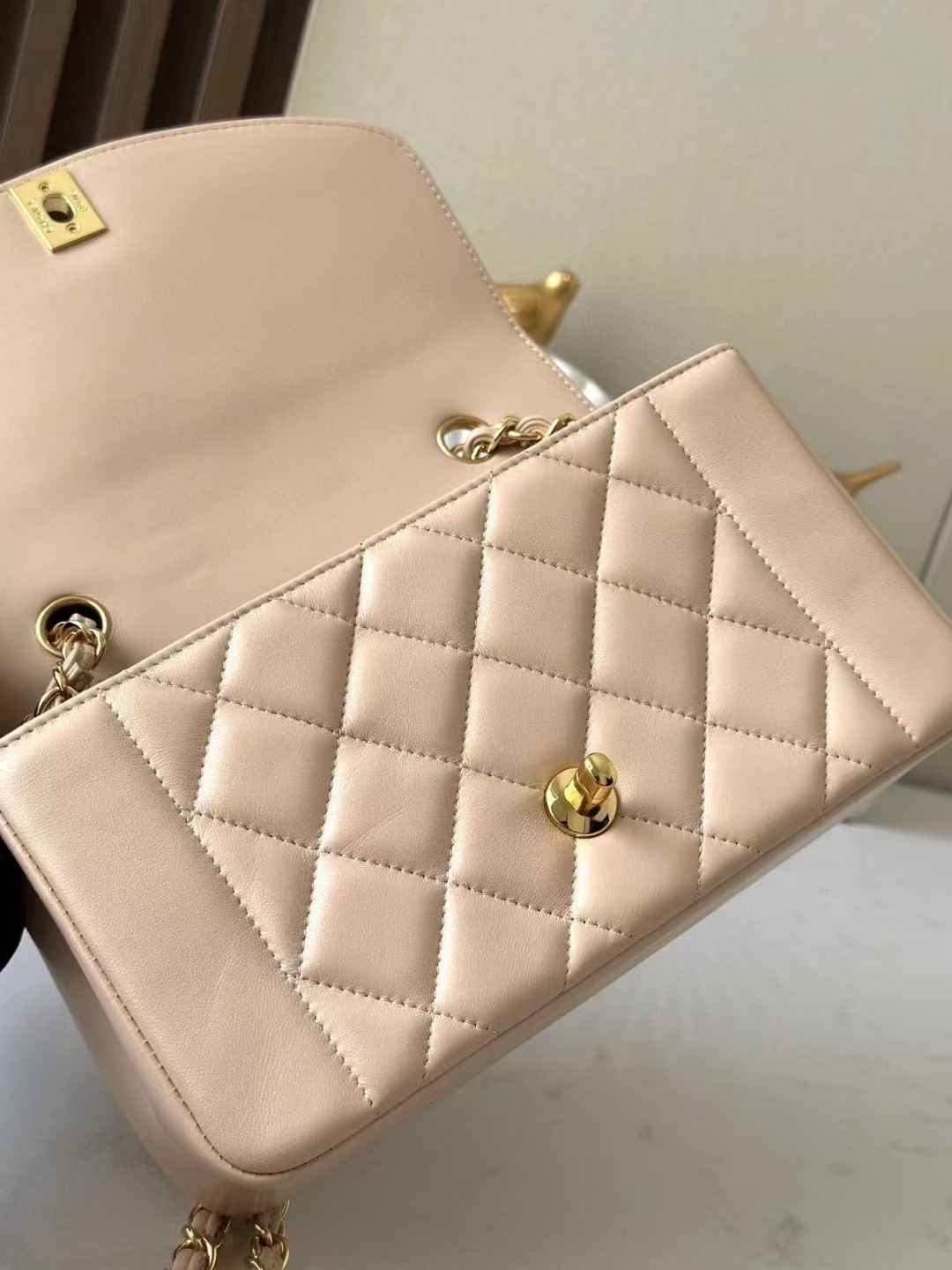 Ch**el Small Diana Flap Bag Lambskin Gold Hardware 22.5x14x7cm