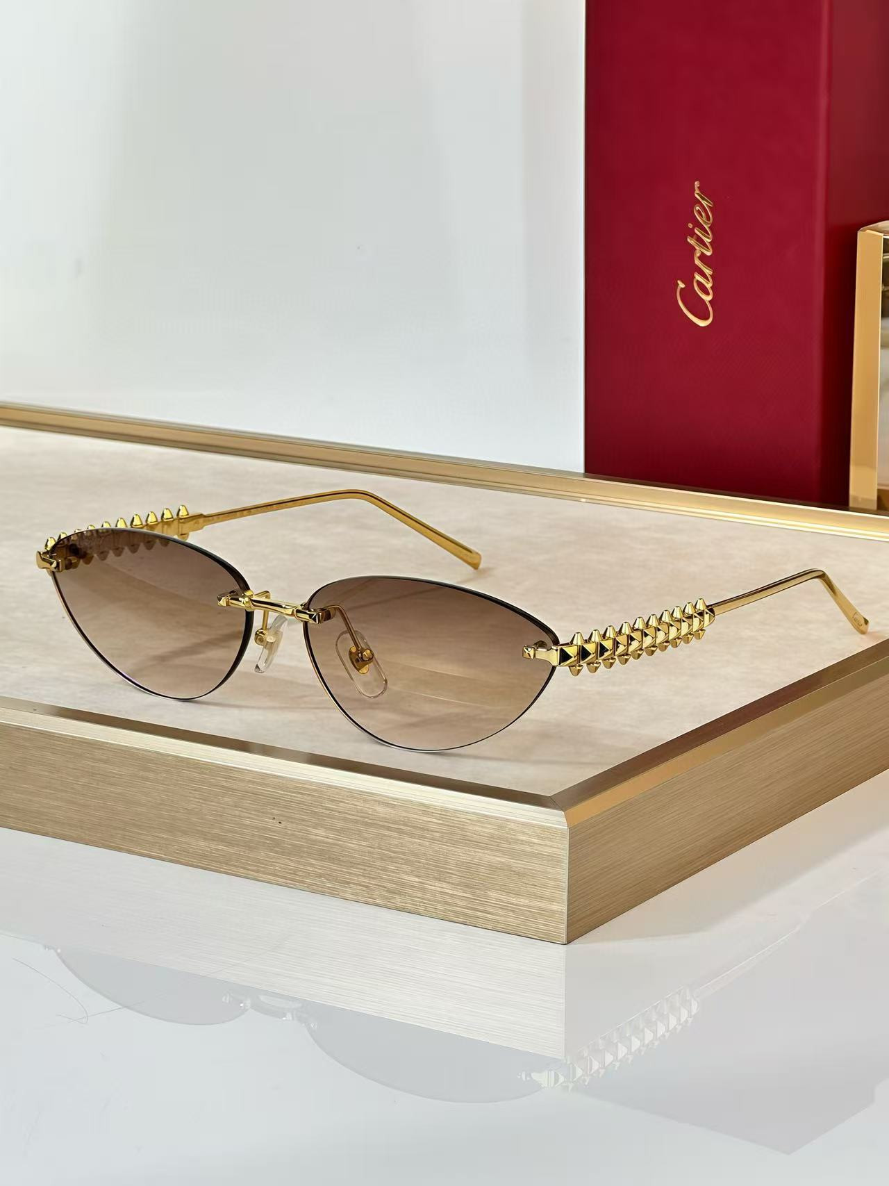 Ca*t1er glasses