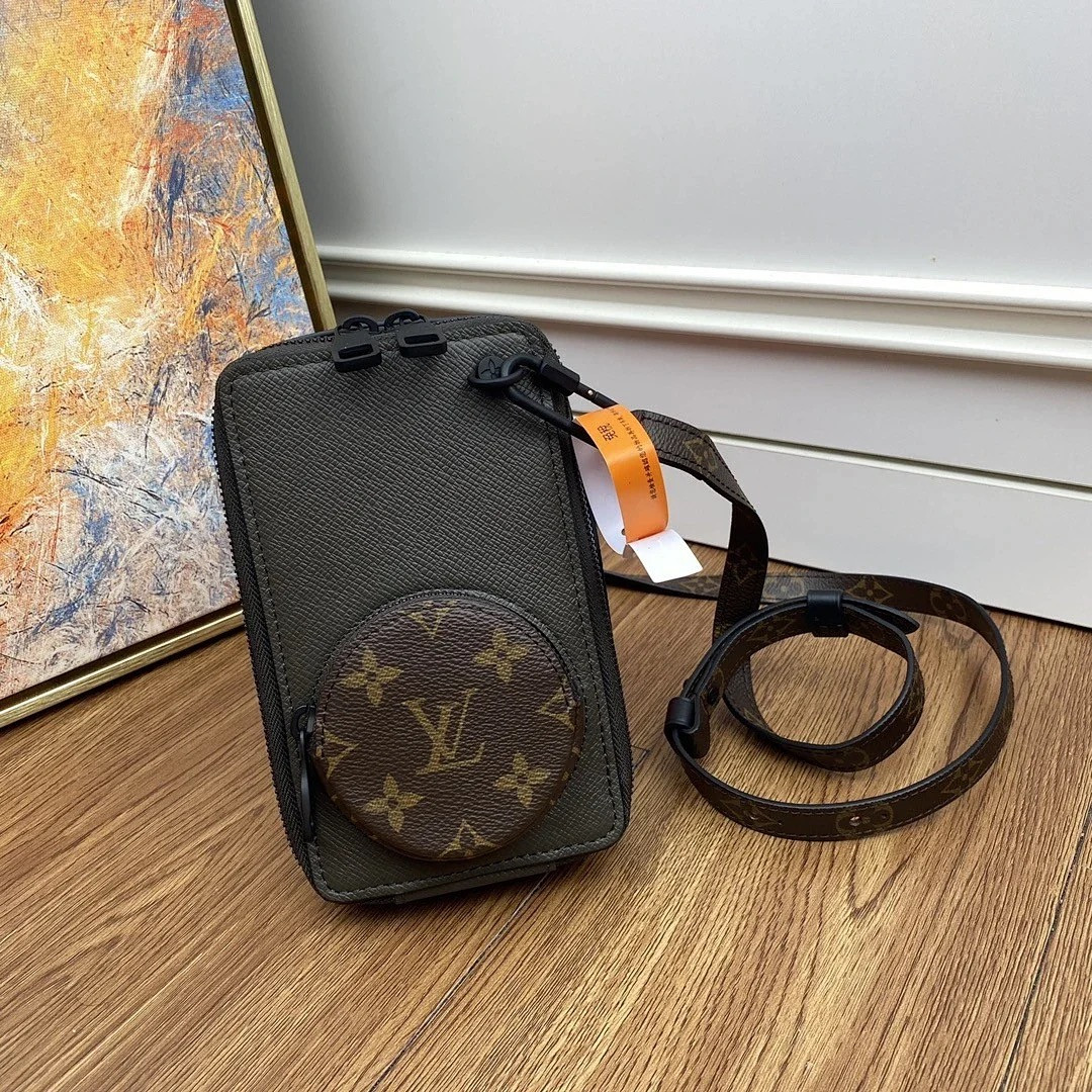 LV PHONE BOX M30581