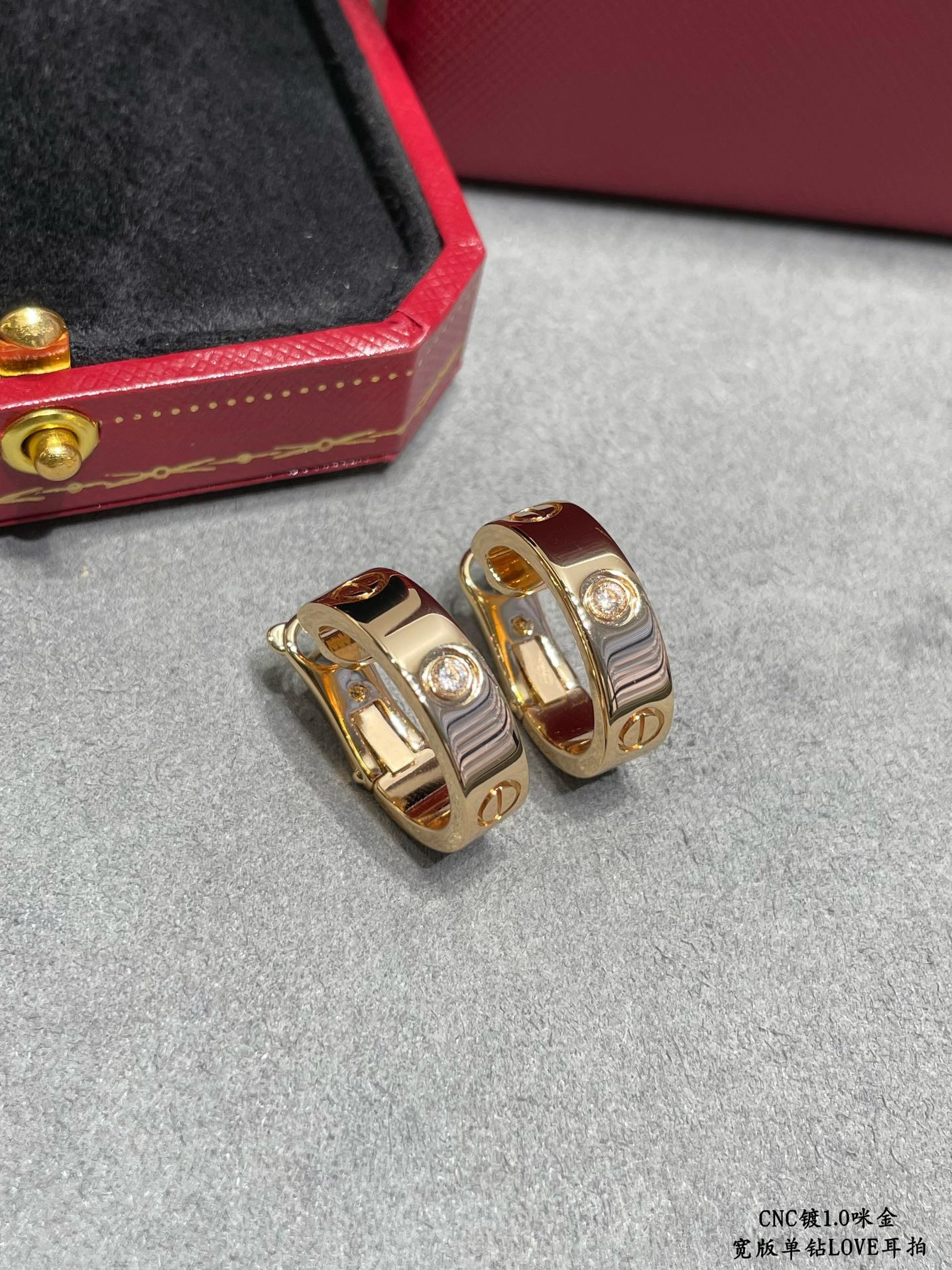 Ca*t1er Wide version single D1am0nd LOVE Earrings