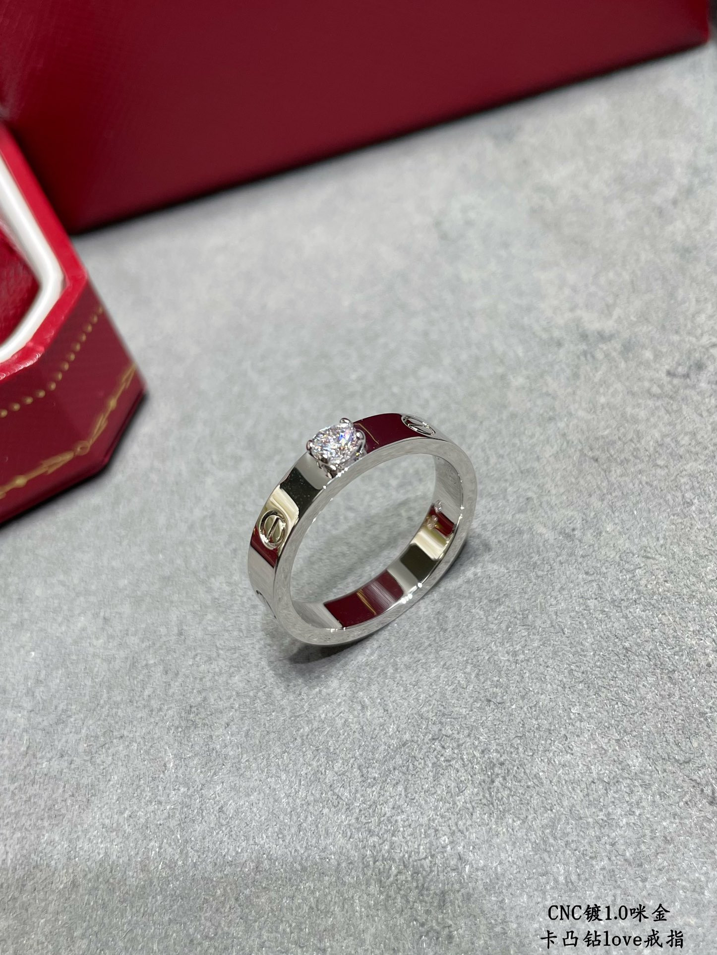 Ca*t1er convex D1am0nd love stud ring