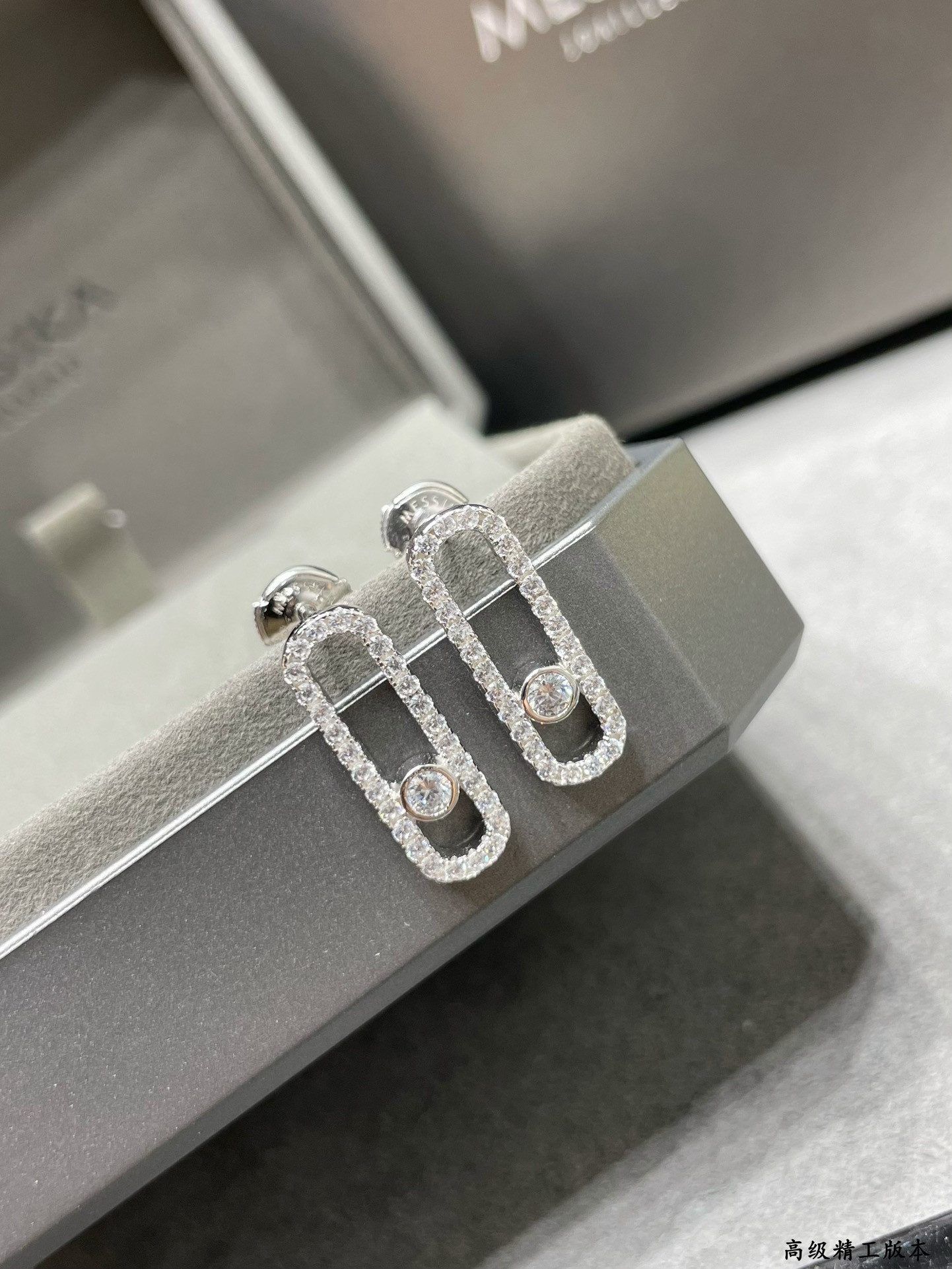 Mes1kaa single d1am0nd stud earrings