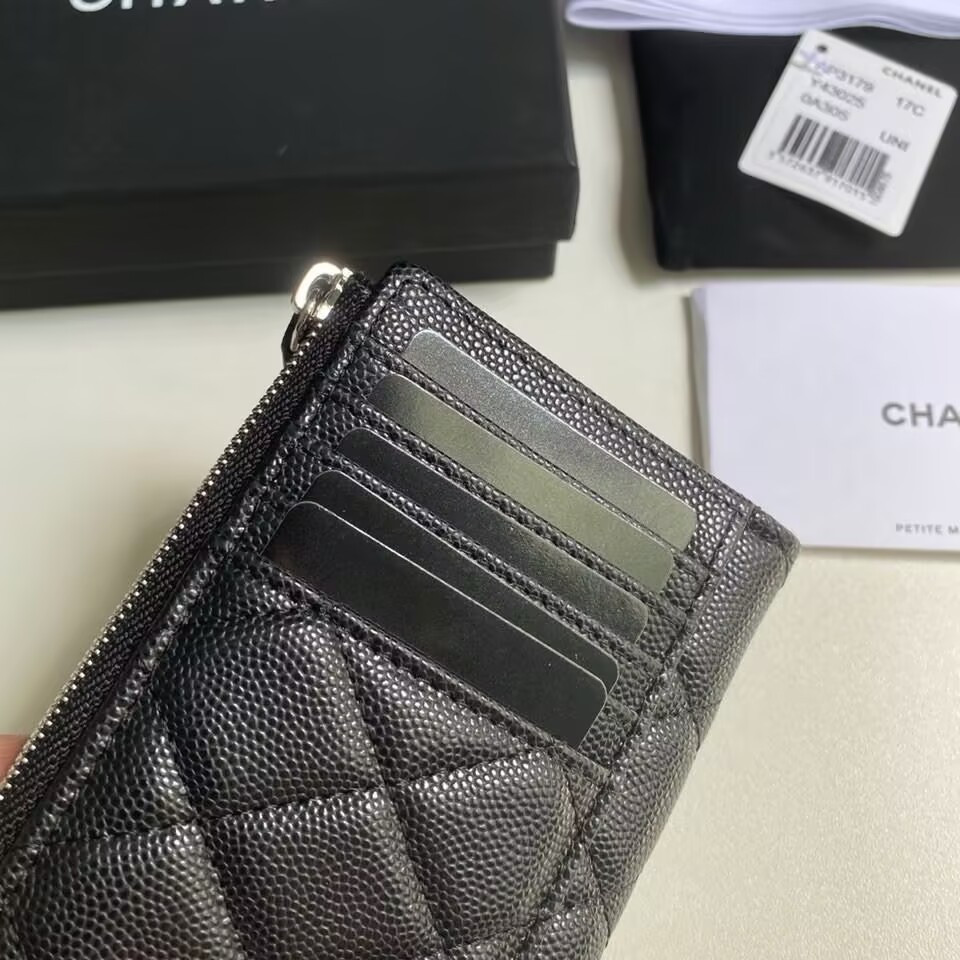 Ch**el Classic Zipped Card Holder 8.5 x 13.3 x 2.9cm