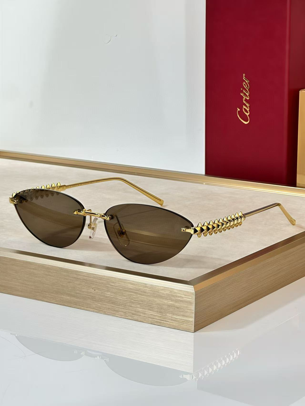 Ca*t1er glasses