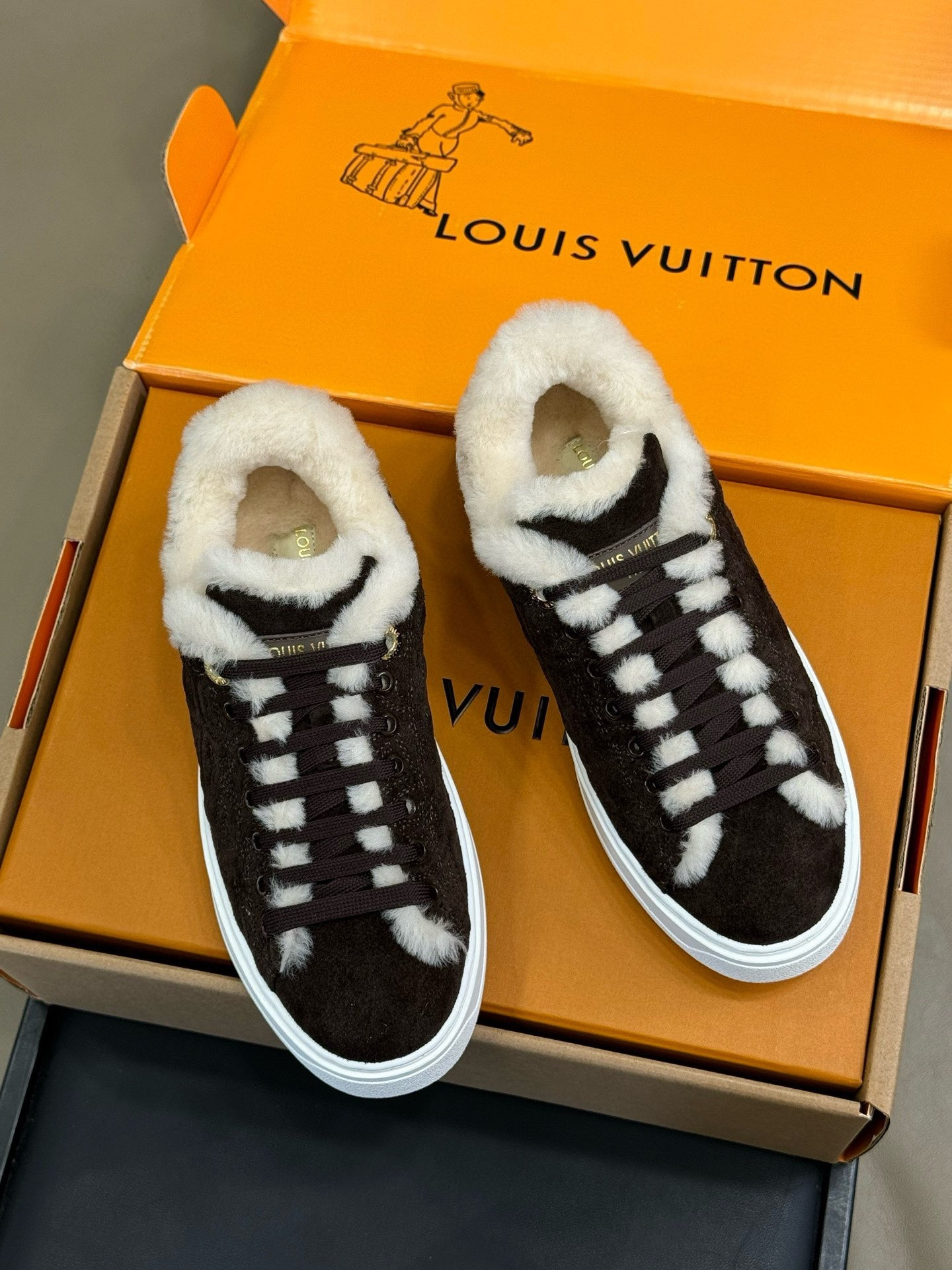 UA LV Time Out Sneaker