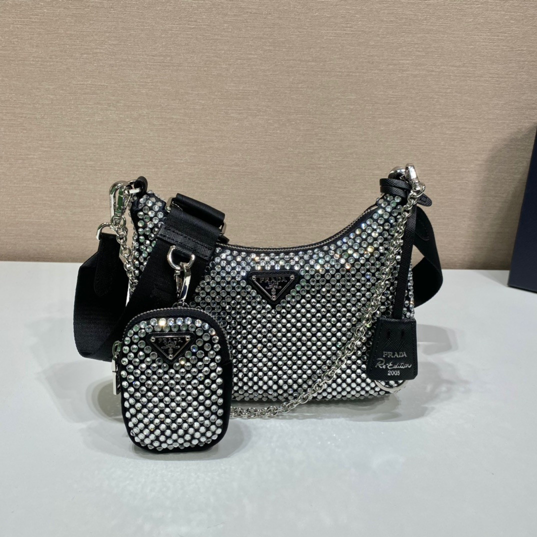 Pra*a Re-Edition 2005 duchess bag 18x22x6cm