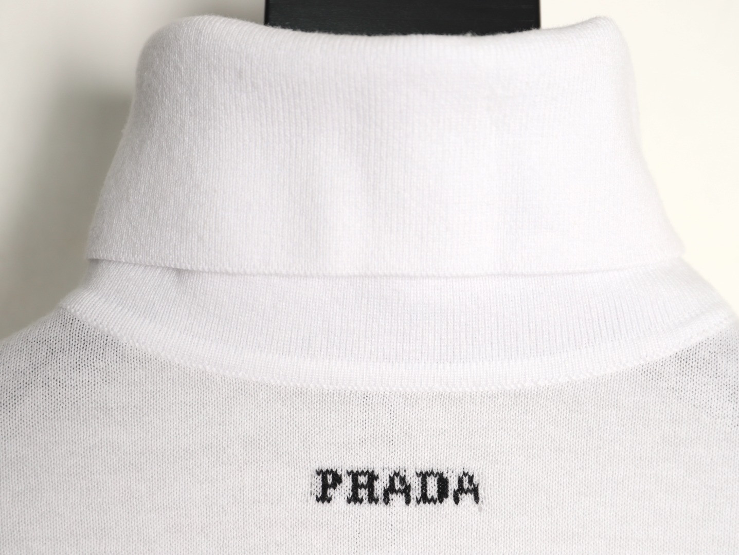 Pra*a prd sweaters