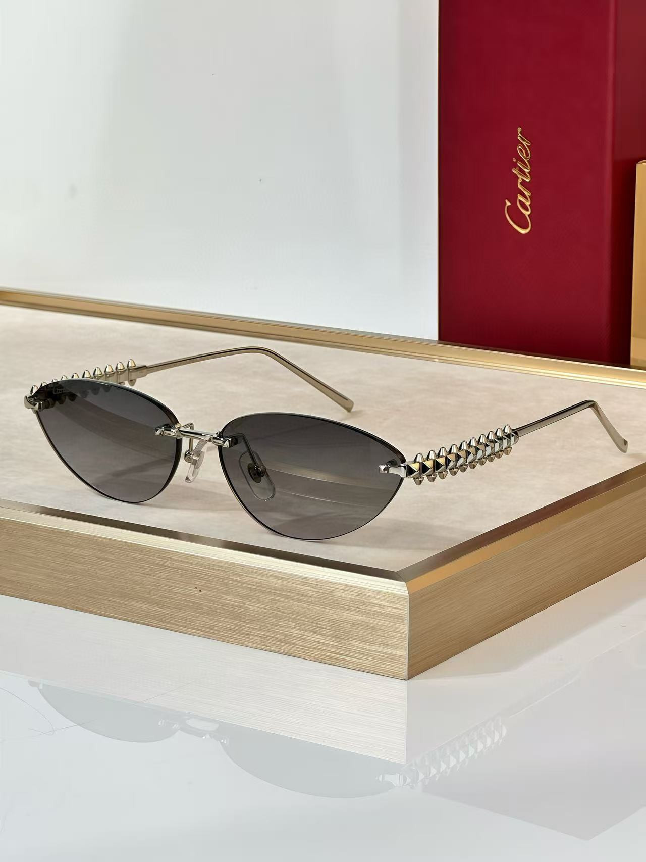 Ca*t1er glasses