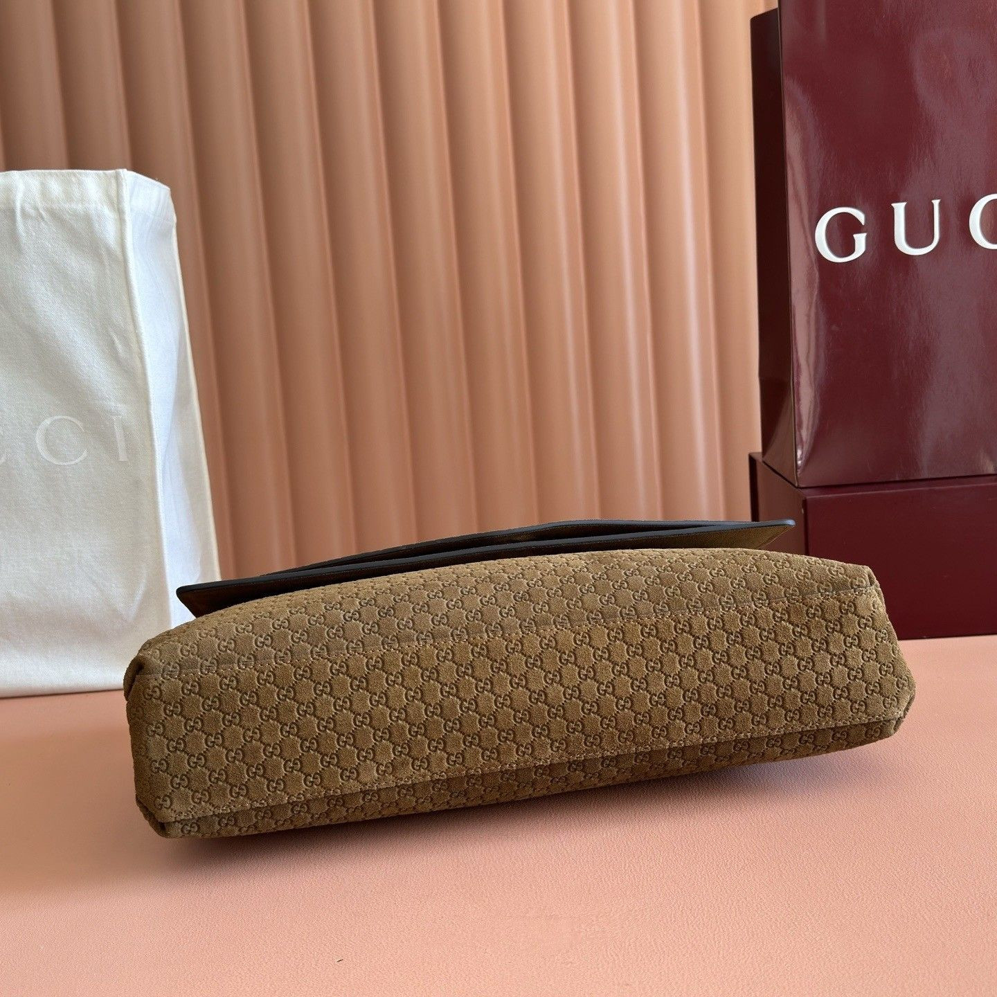 Gvc*1 large shoulder bag with chain 36x19.5x9.5cm