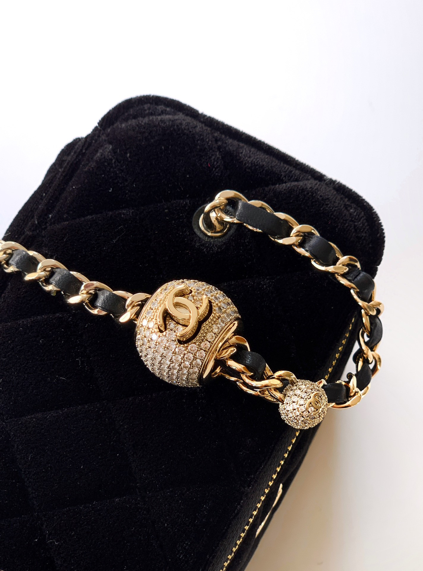 Ch**el vanity with chain 9.5x17x8cm