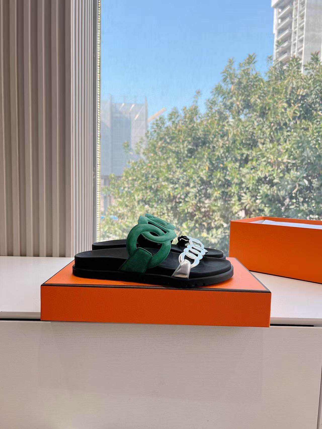 UA H**me5 Extra sandal