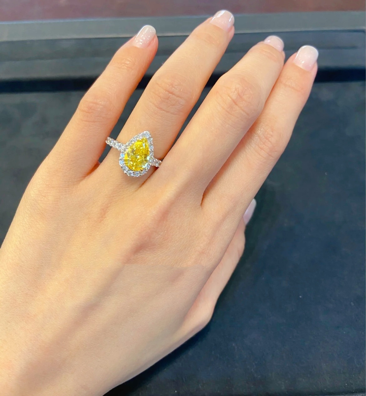 Graff Teardrop-shaped D1am0nd Ring Ag925