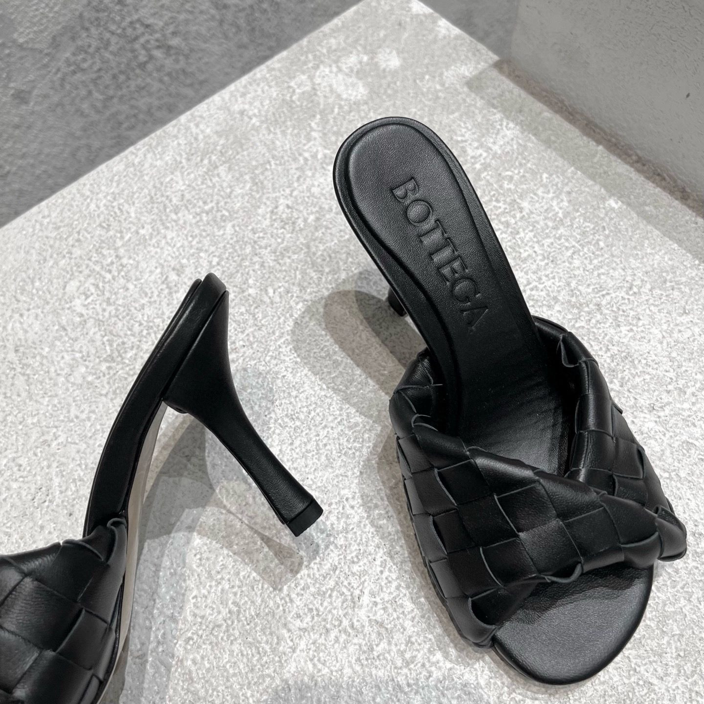 UA B0tt*ga Ven*ta Blink Slides