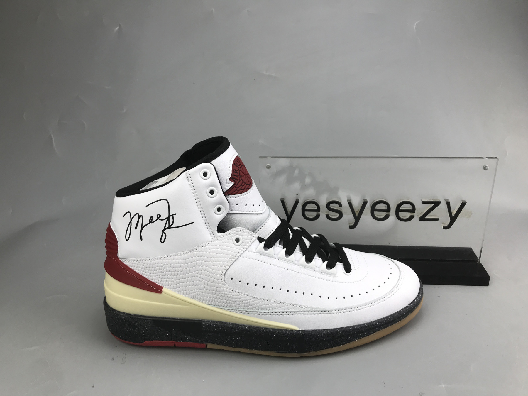 UA OFF WHITE X AIR JORDAN 2 LOW SP RED WHITE