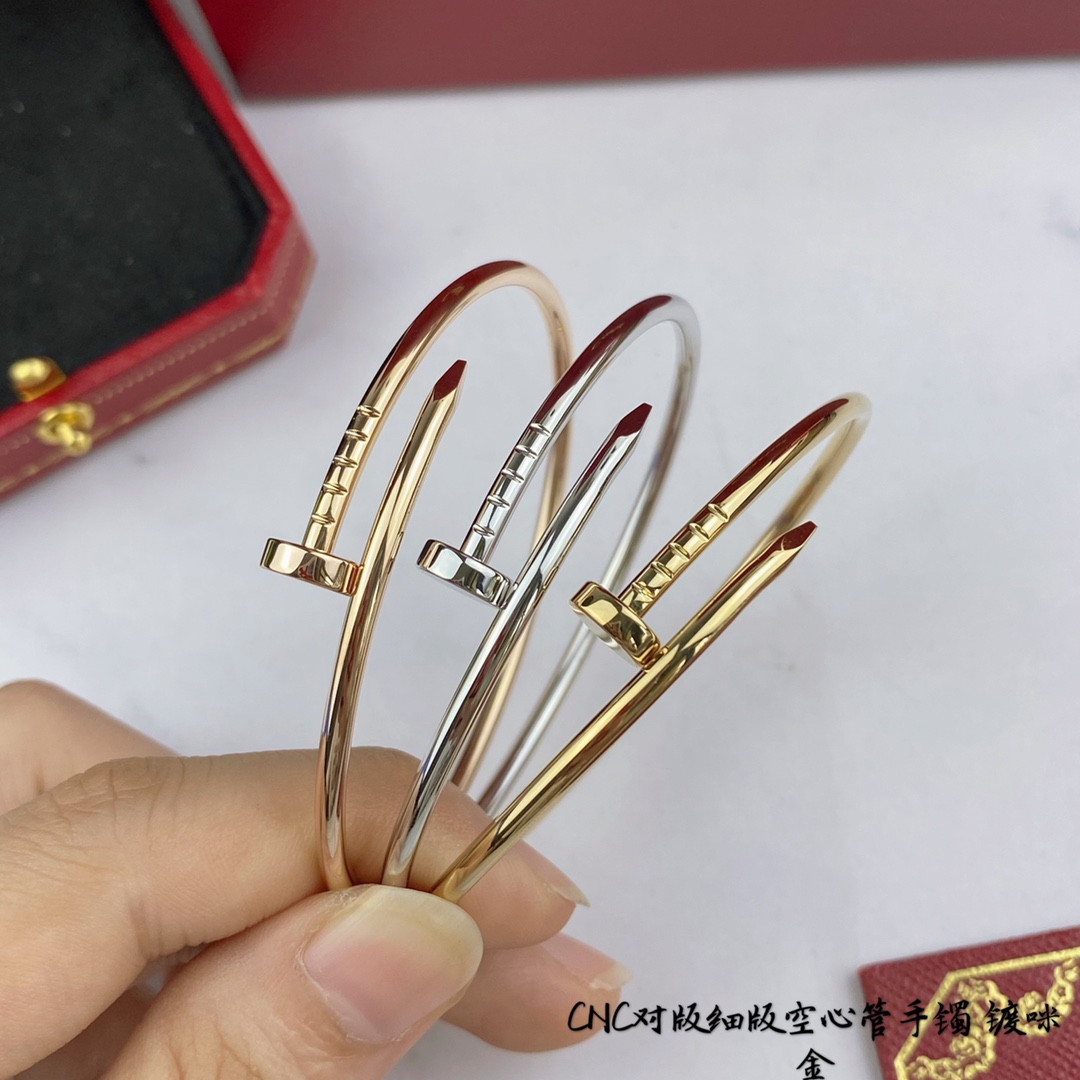 Ca*t1er Thin Hollow Tube Polished Nail Bracelet