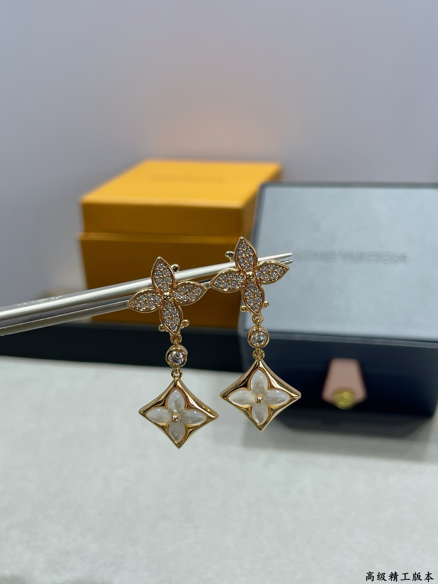 LV Two flower D1am0nd white shell Earrings
