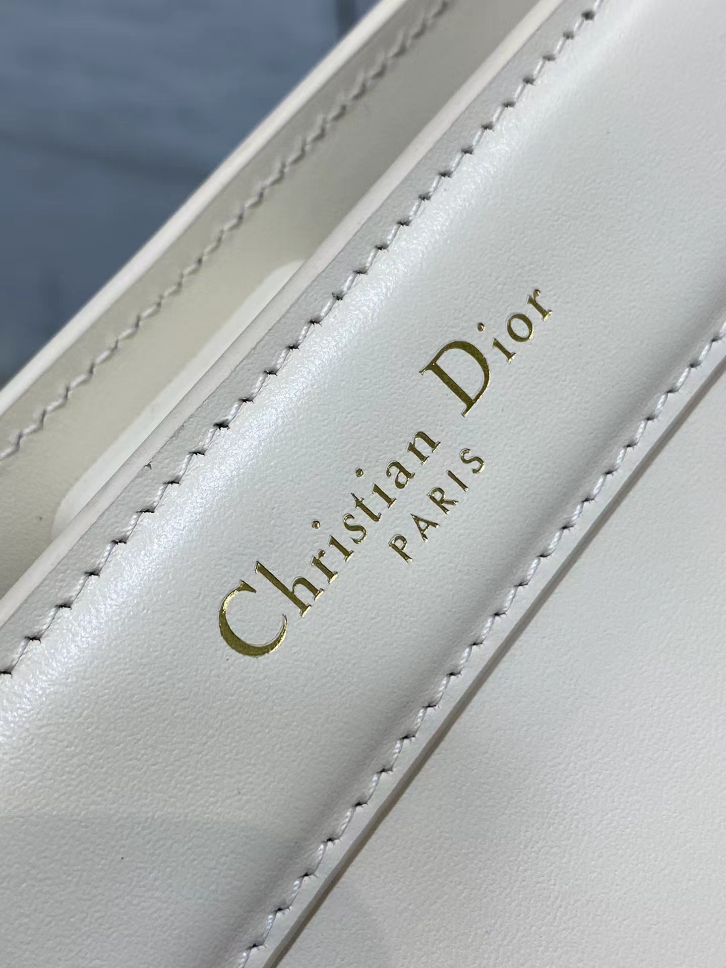 D10r Medium key bag 27 x 16.5 x 13.5cm