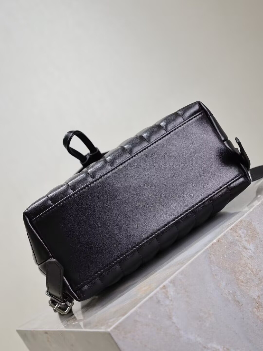 Y51 LOULOU BACKPACK BLACK 26x22x11cm