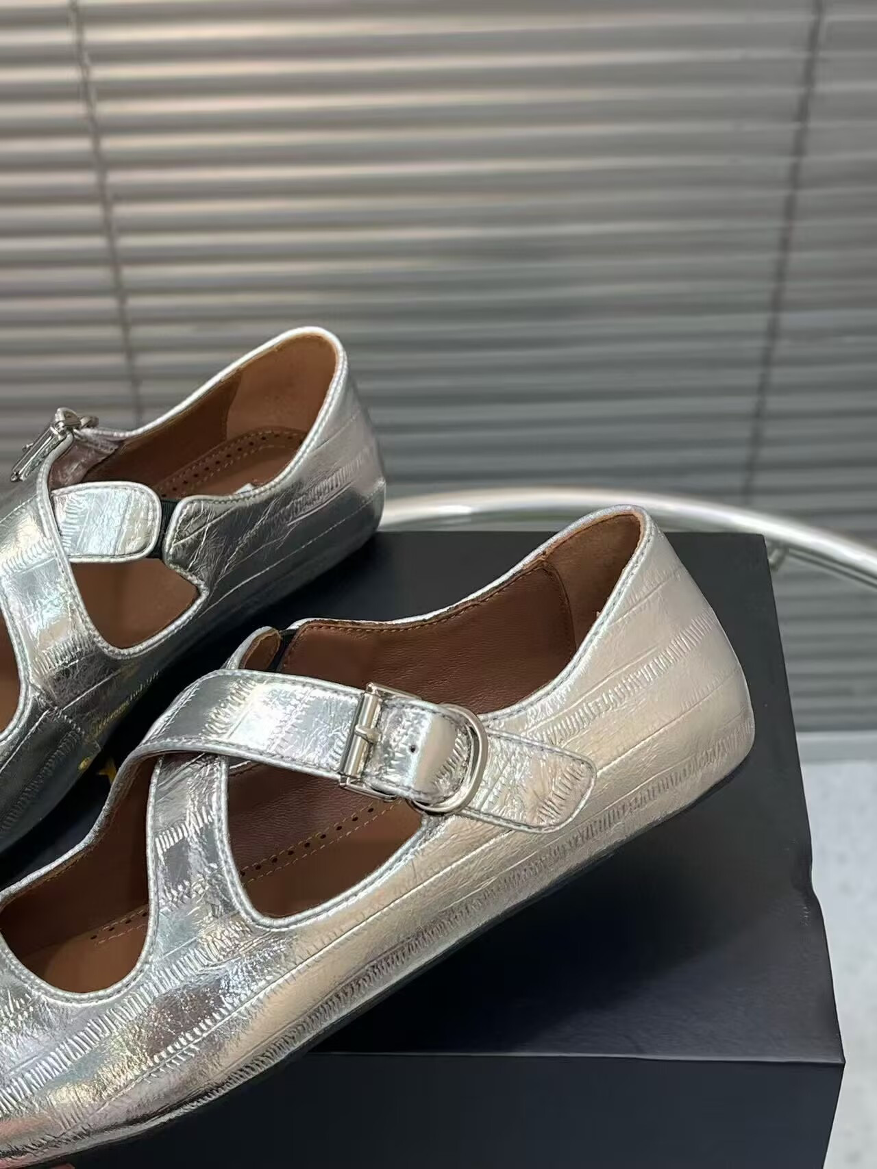 UA A1a1a CRISS CROSS BALLET FLATS