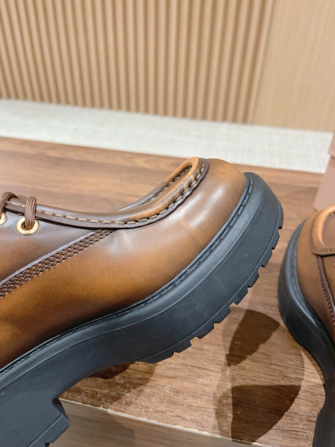 ua M1v M1v laced fumé leather loafers