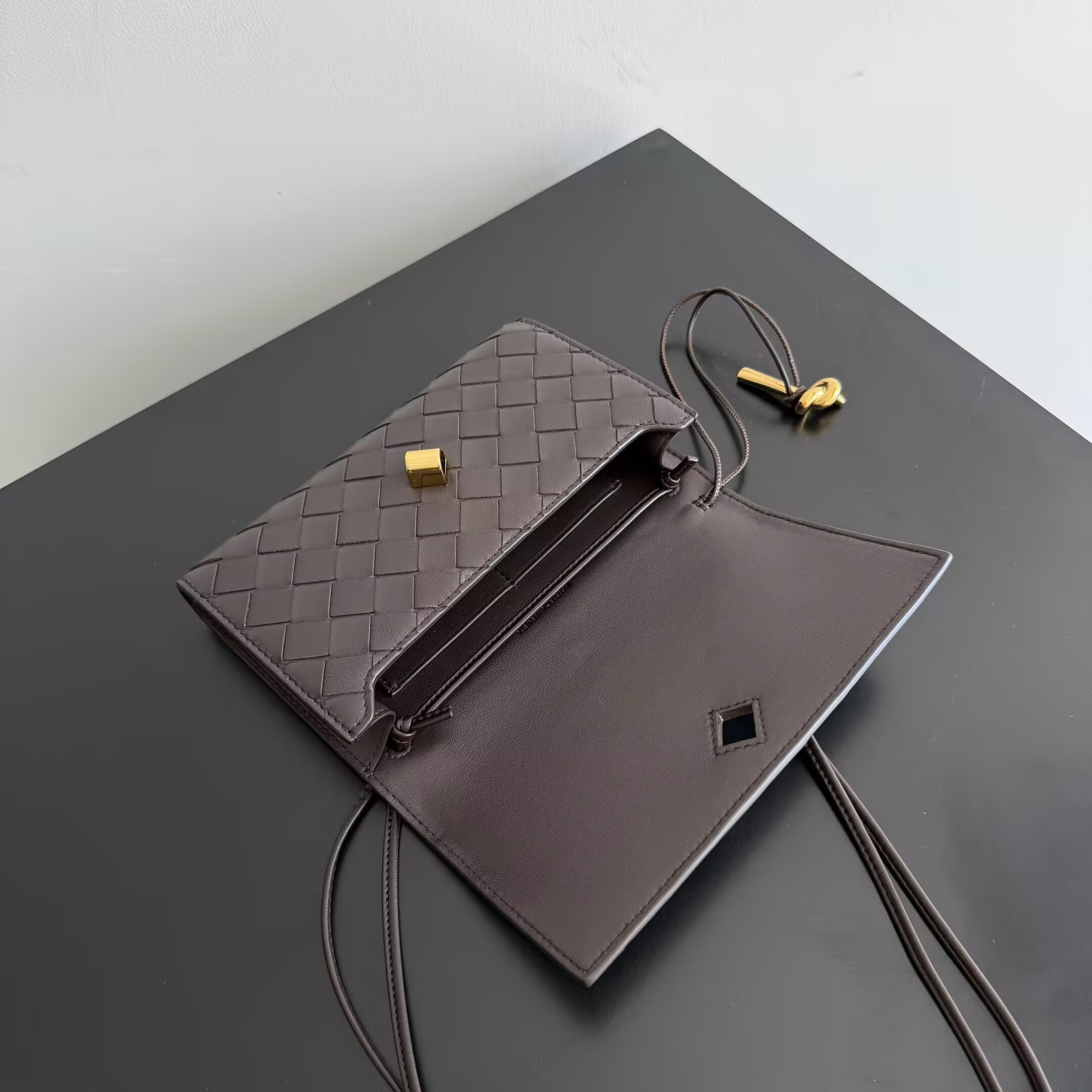 b0tte*a Ven*ta andiamo pouch on strap 19x12.6x2cm