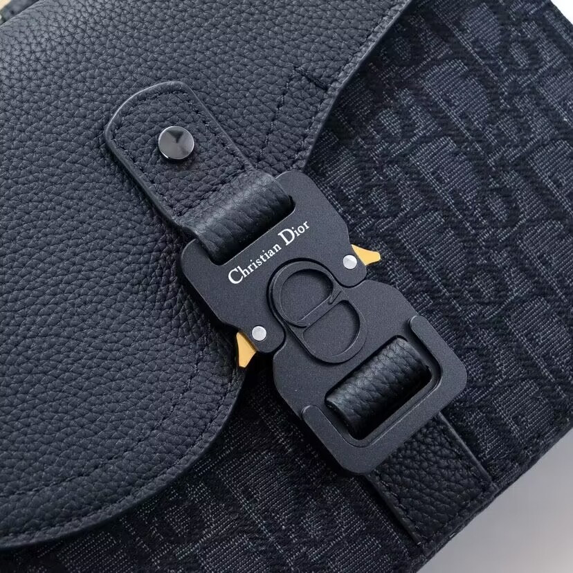 D10r Saddle Messenger Bag with Flap 23 x18 x6cm