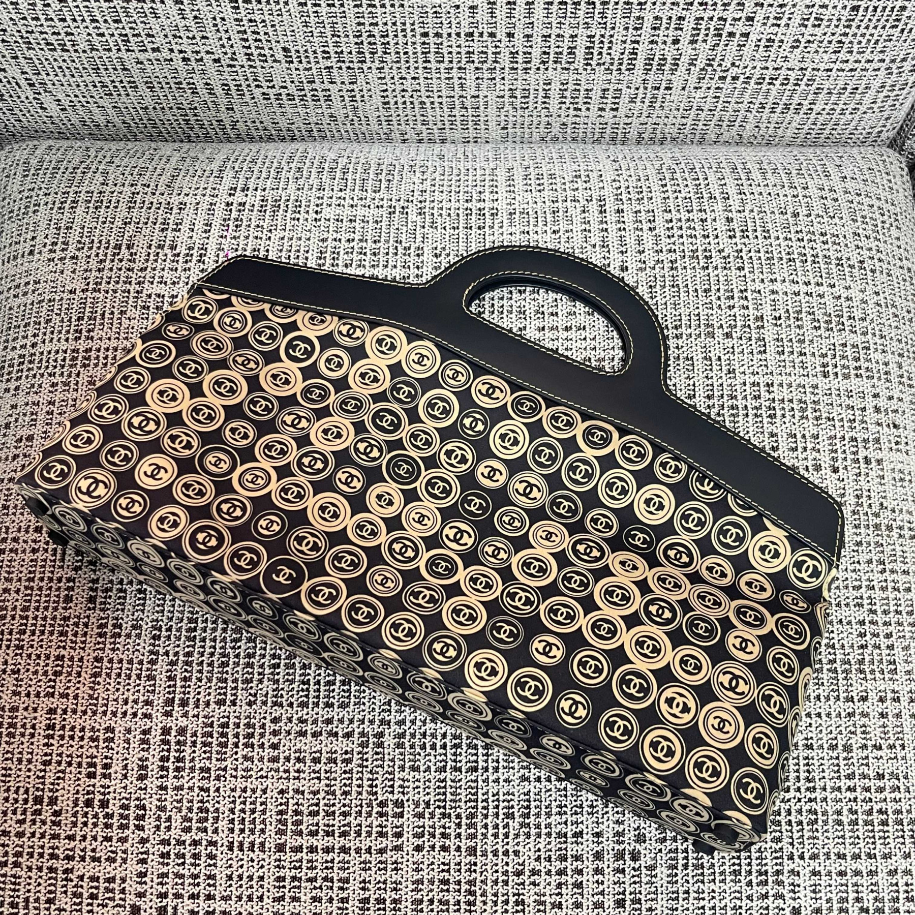 Ch**el vintage hard-handled tote bag 46x34x8cm