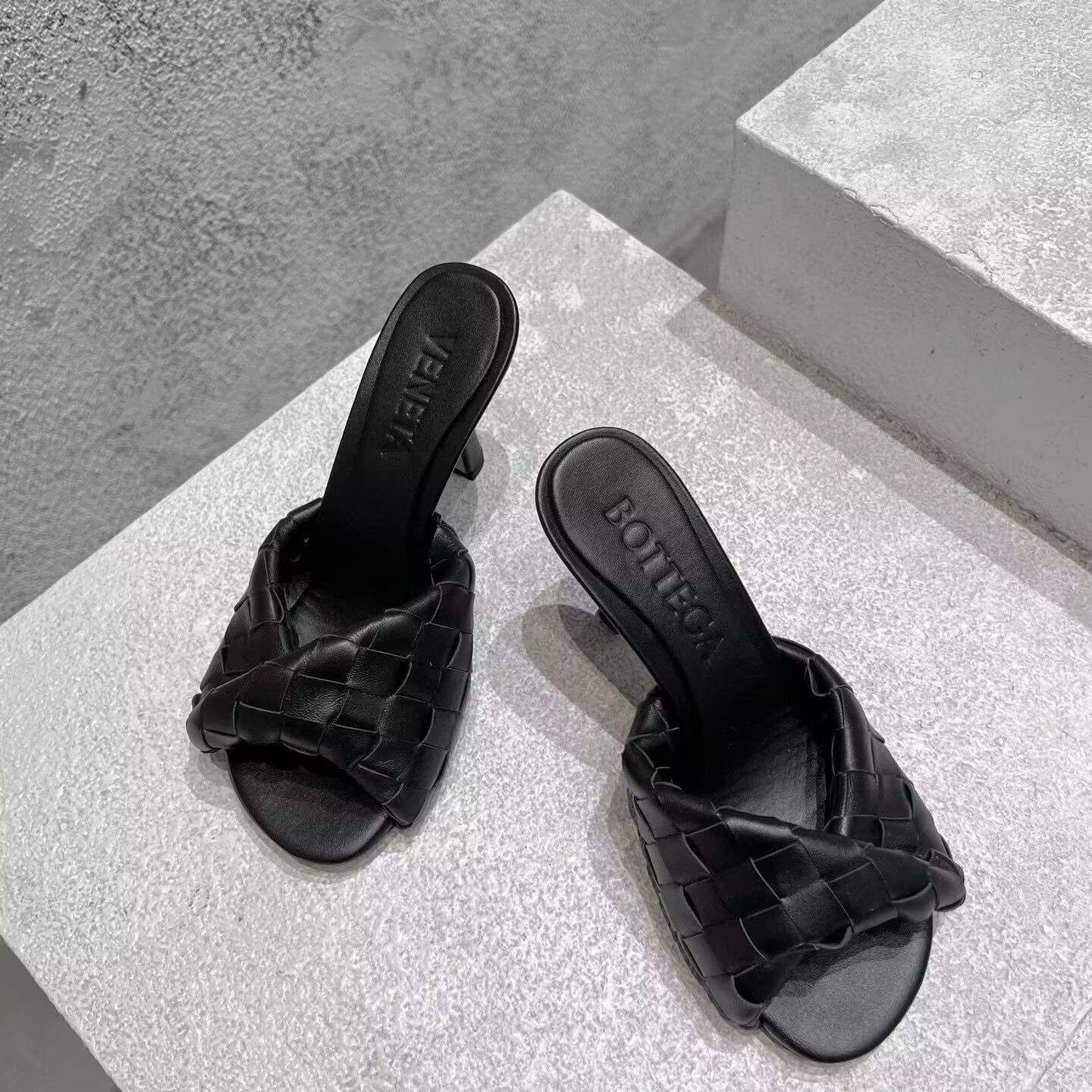 UA B0tt*ga Ven*ta Blink Slides